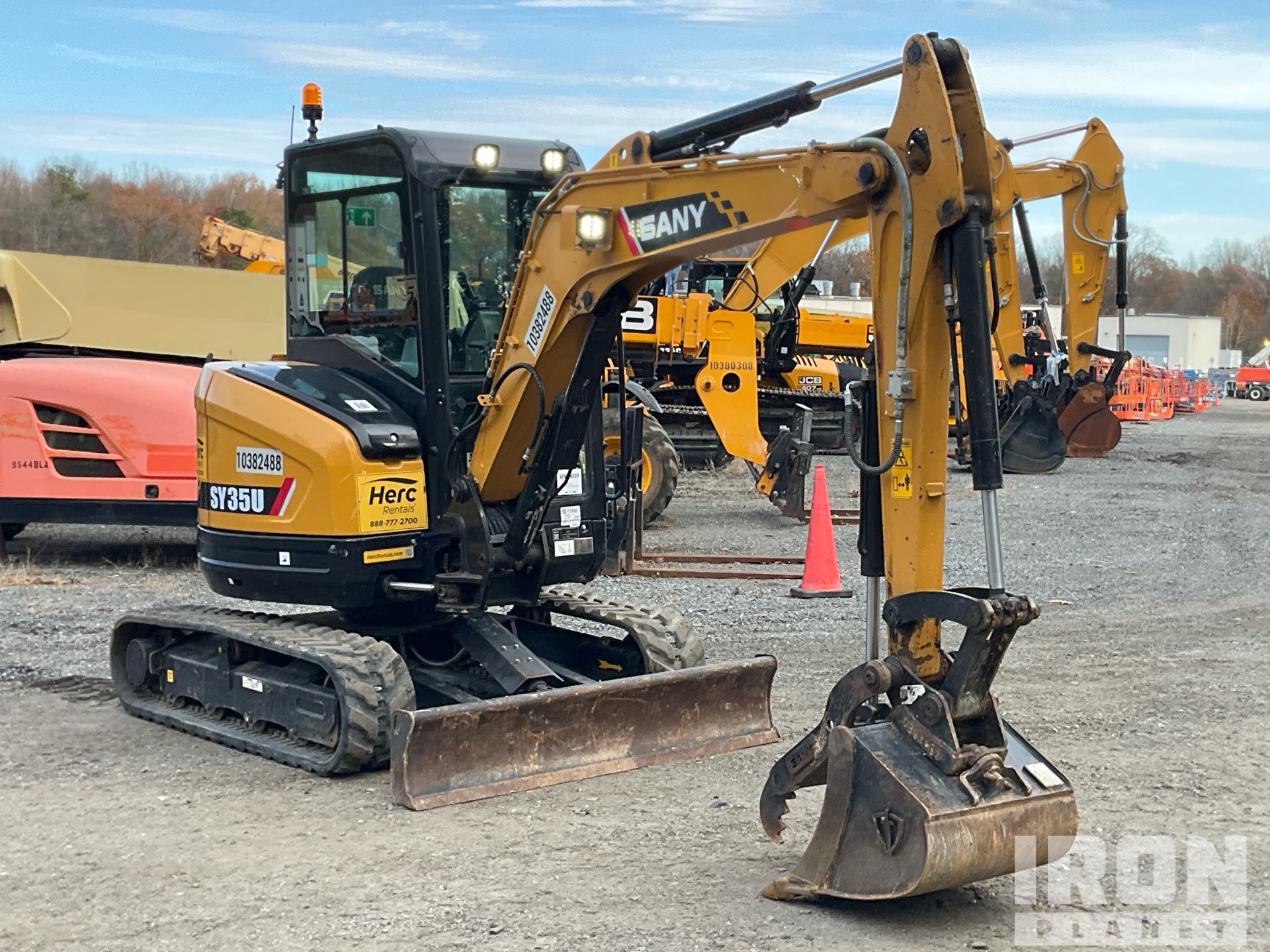 General Appearance with Bild, Ecke vorne rechts