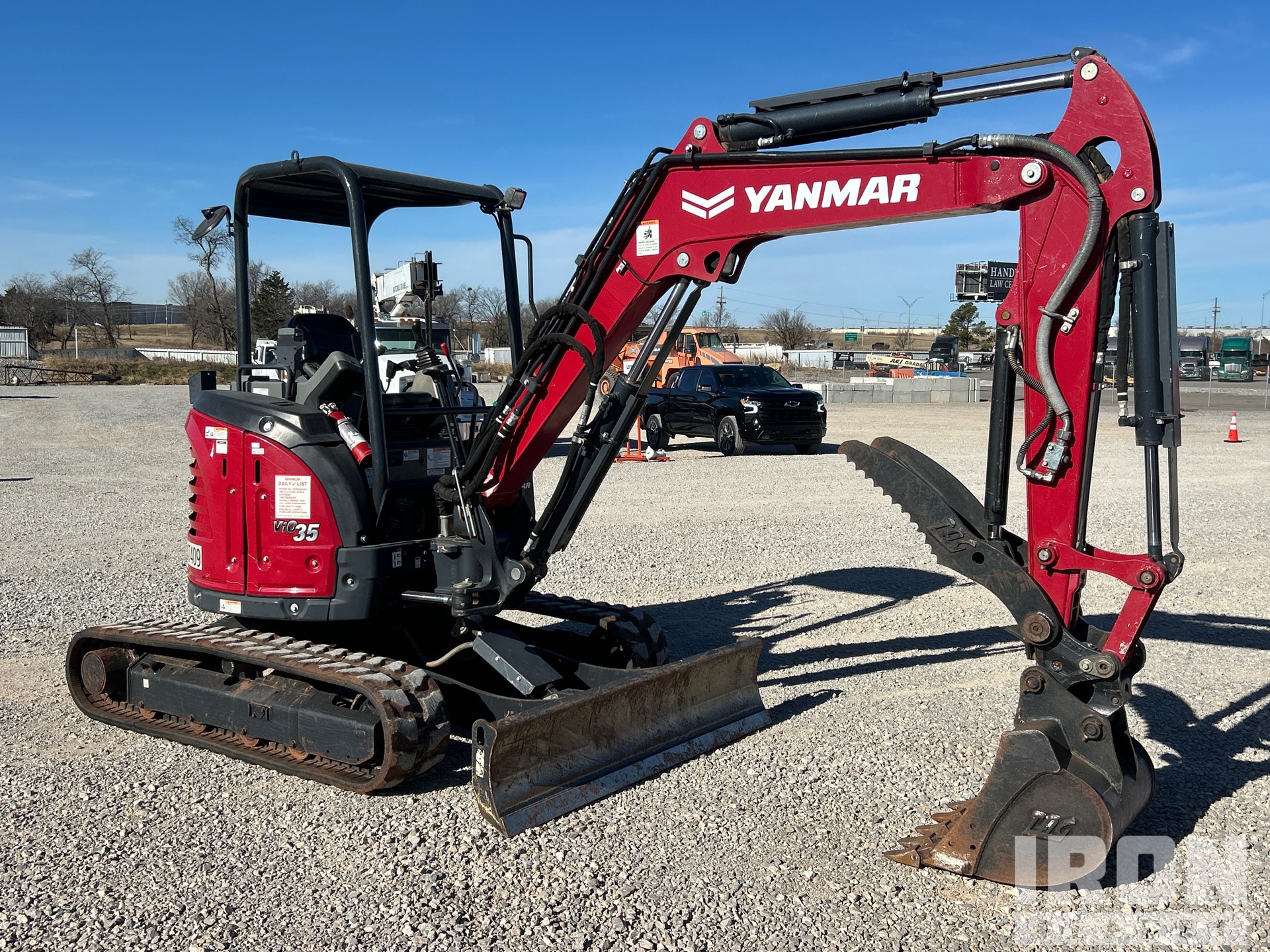 General Appearance with Picture, Right Front Corner