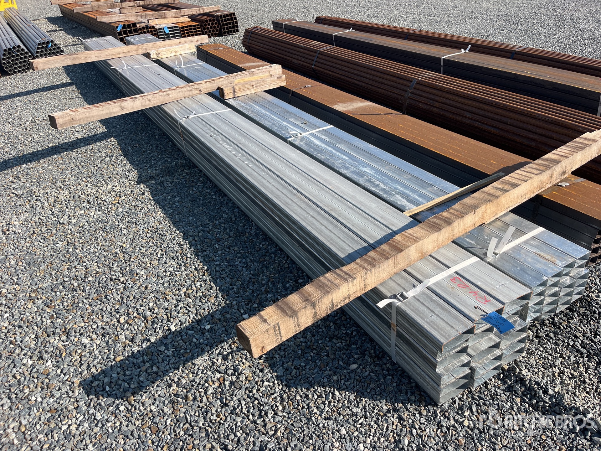 General Appearance with Bild, Ecke vorne links