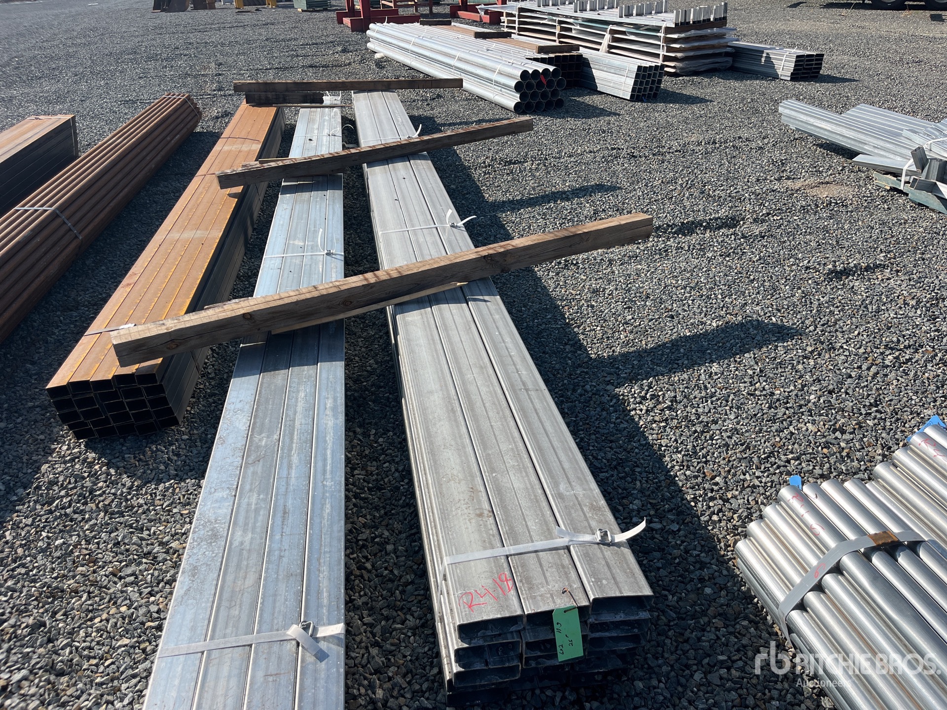 General Appearance with Bild, Ecke vorne rechts