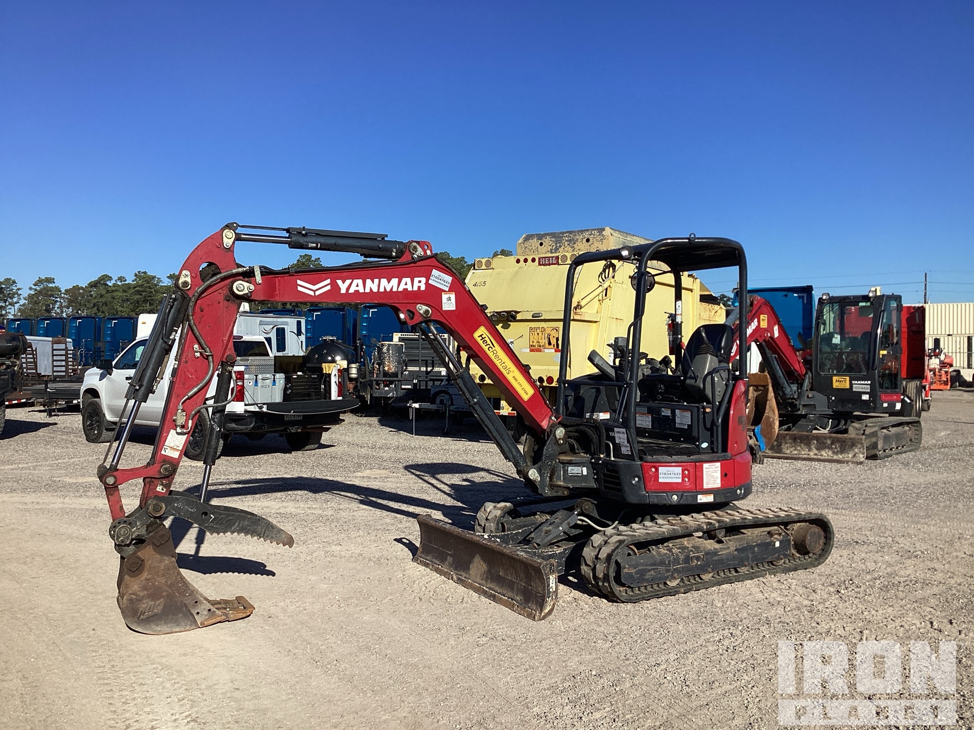 General Appearance with Bild, Ecke vorne links