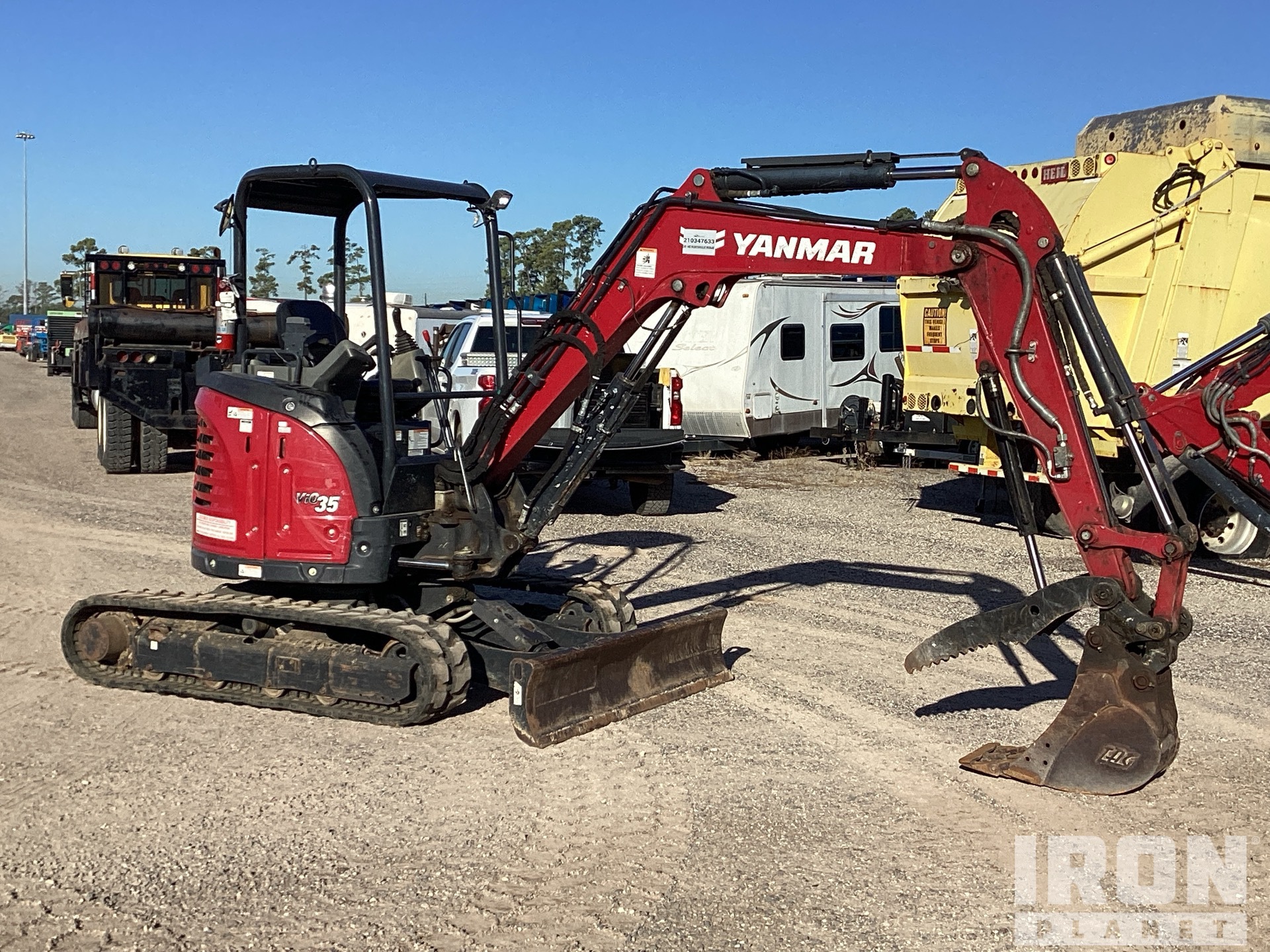 General Appearance with Bild, Ecke vorne rechts