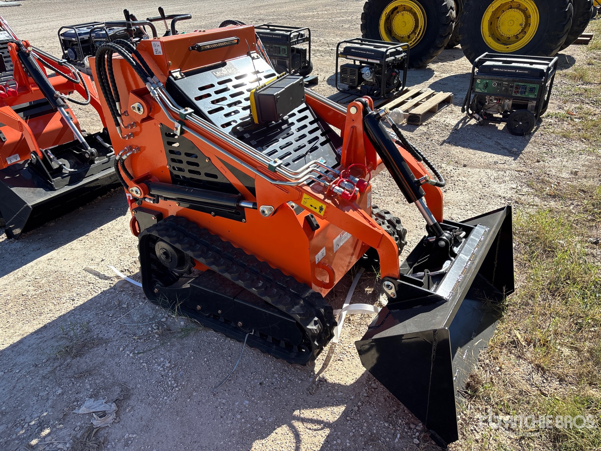 General Appearance with Bild, Ecke vorne rechts