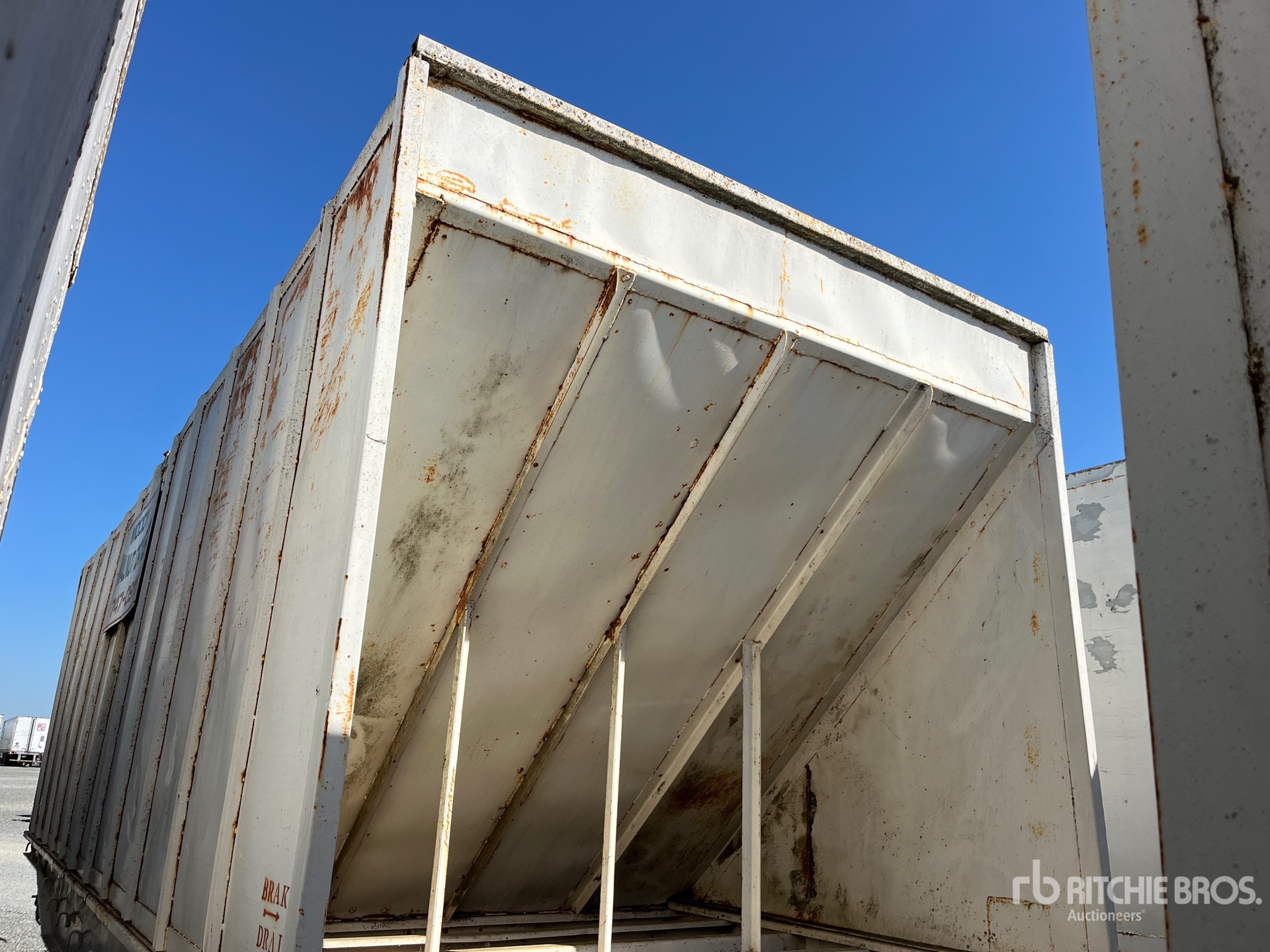 General Appearance with Bild, Ecke hinten links