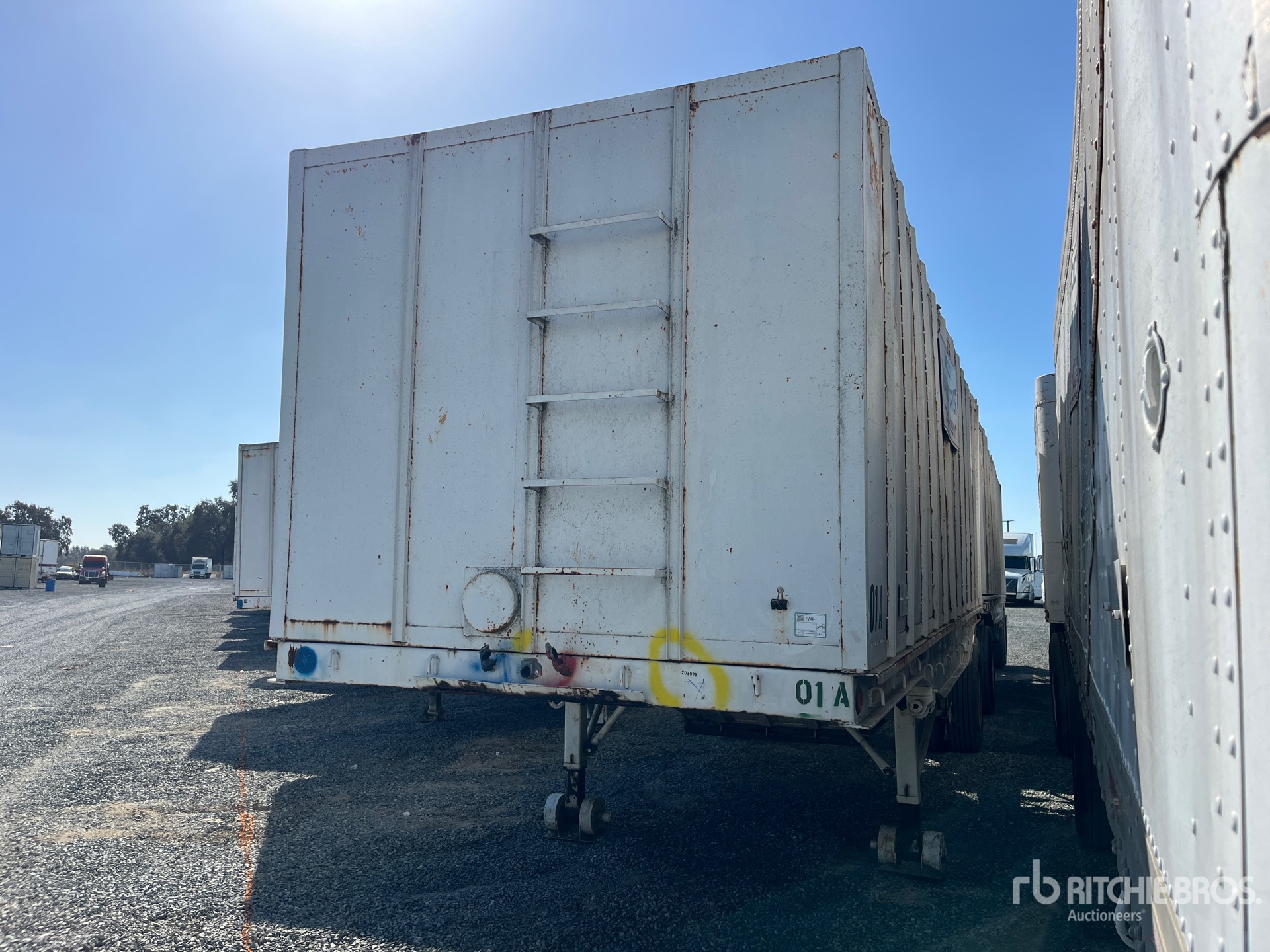 General Appearance with Bild, Ecke vorne links