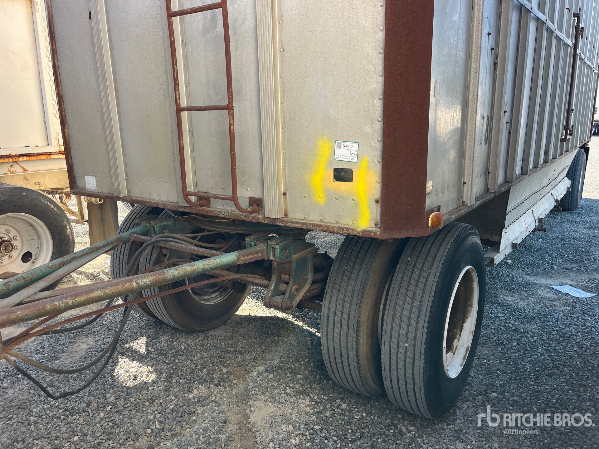 General Appearance with Bild, Ecke vorne links