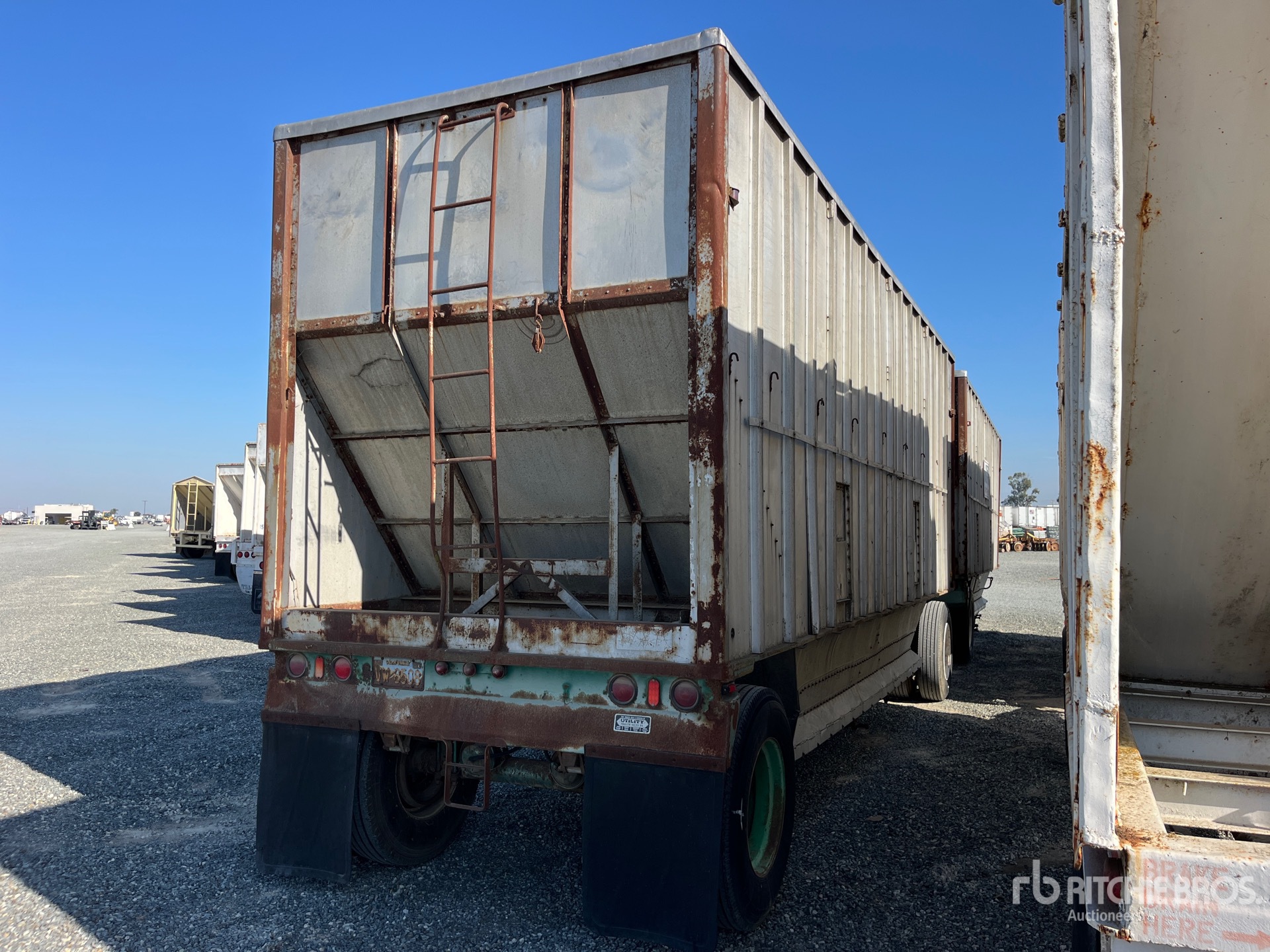 General Appearance with Bild, Ecke hinten rechts