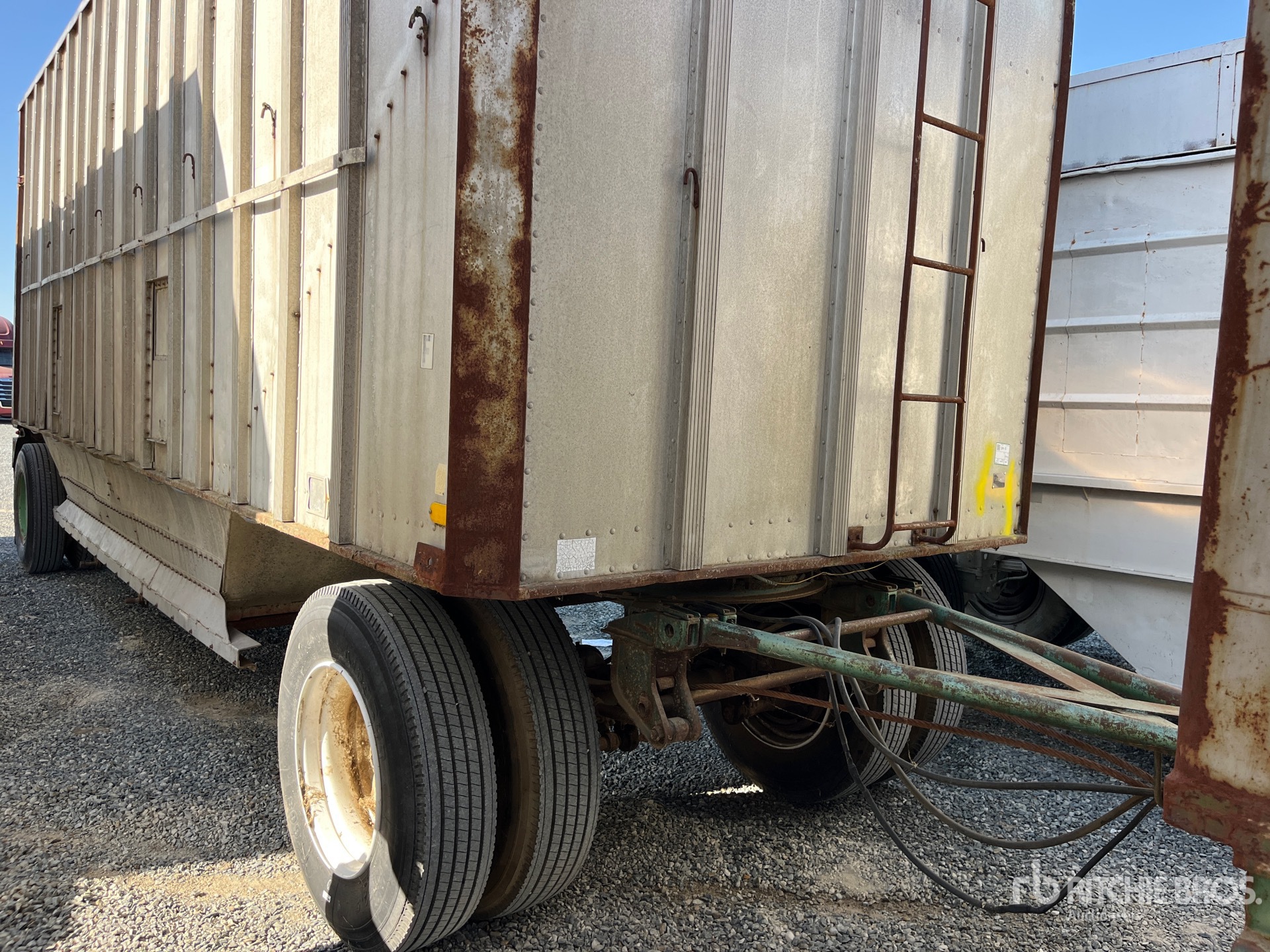 General Appearance with Bild, Ecke vorne rechts