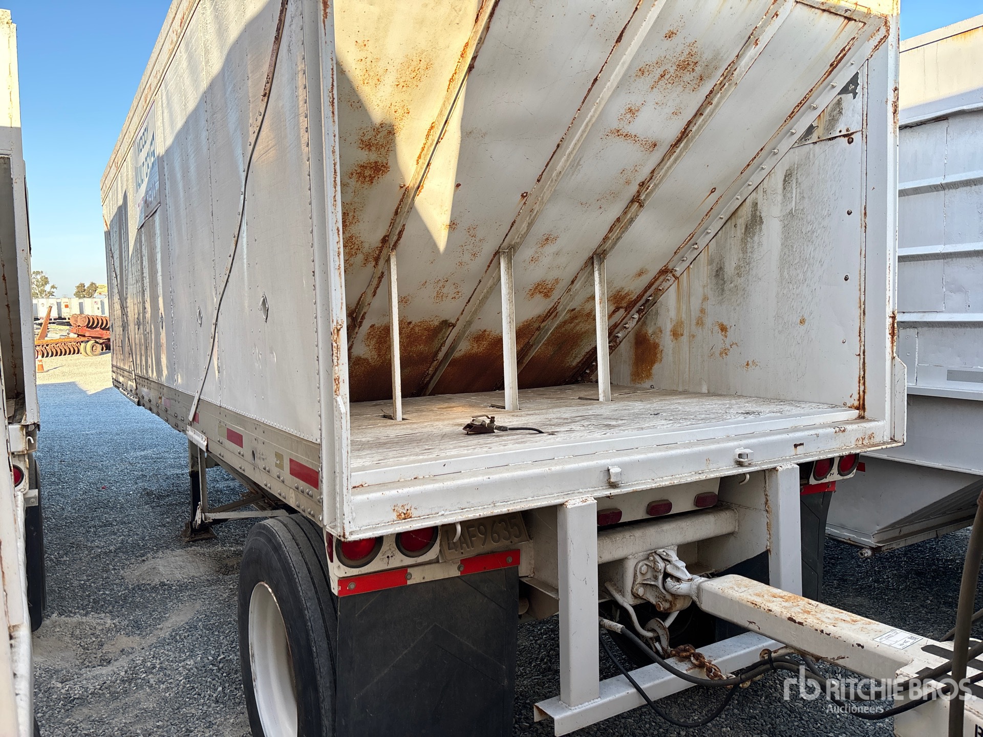 General Appearance with Foto, angolo posteriore sinistro