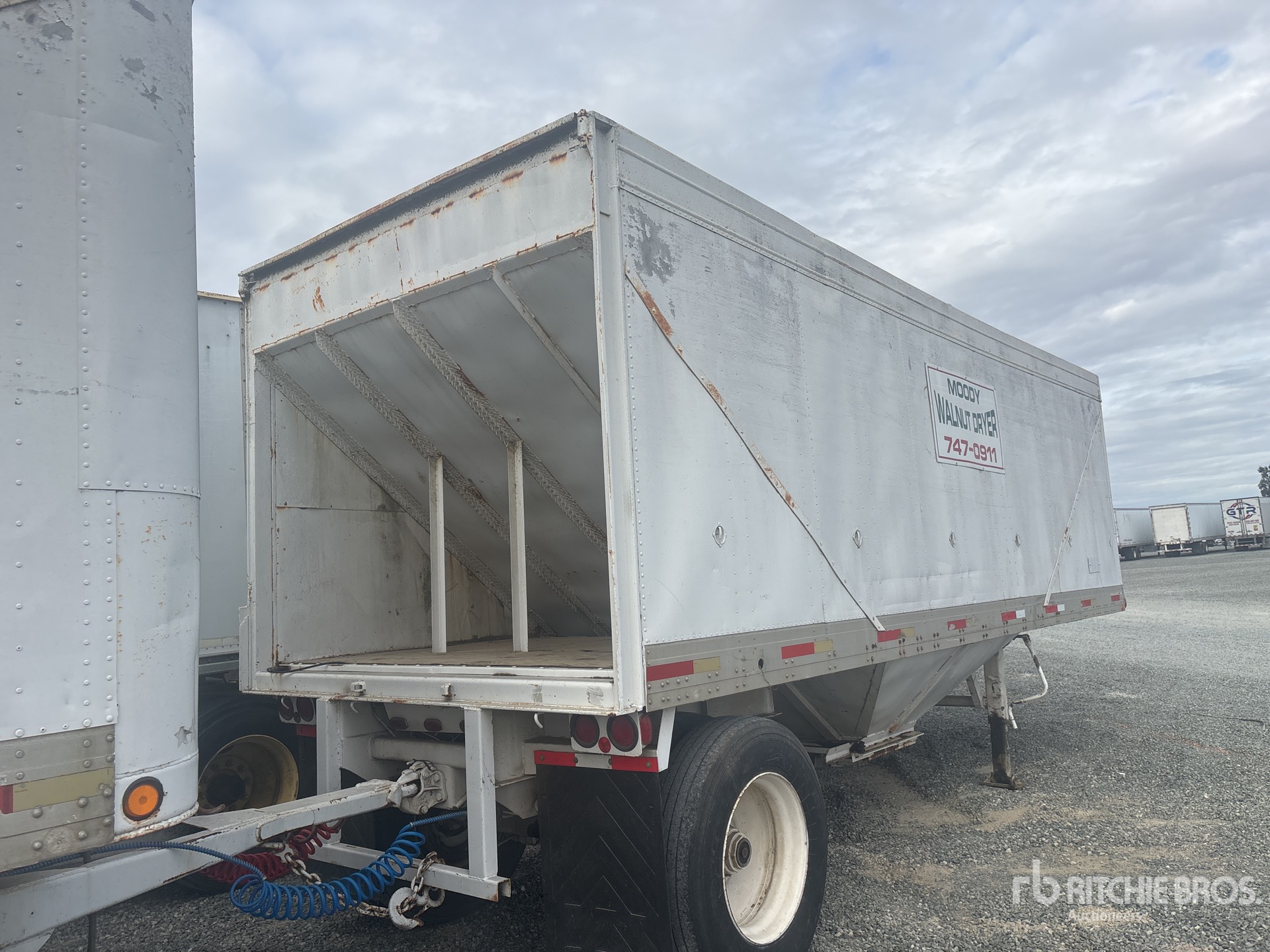 General Appearance with Foto, angolo anteriore sinistro