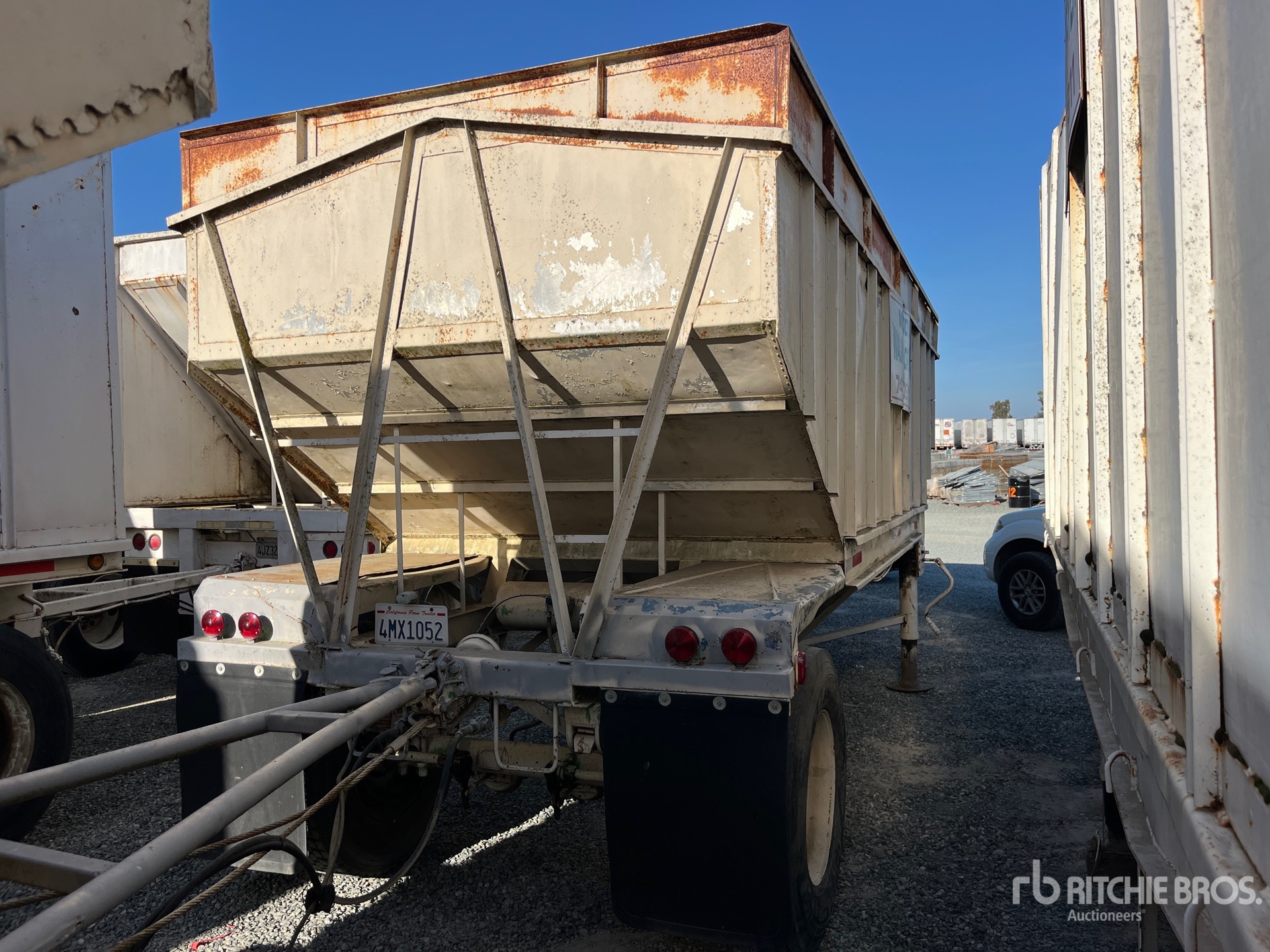 General Appearance with Foto, angolo anteriore sinistro