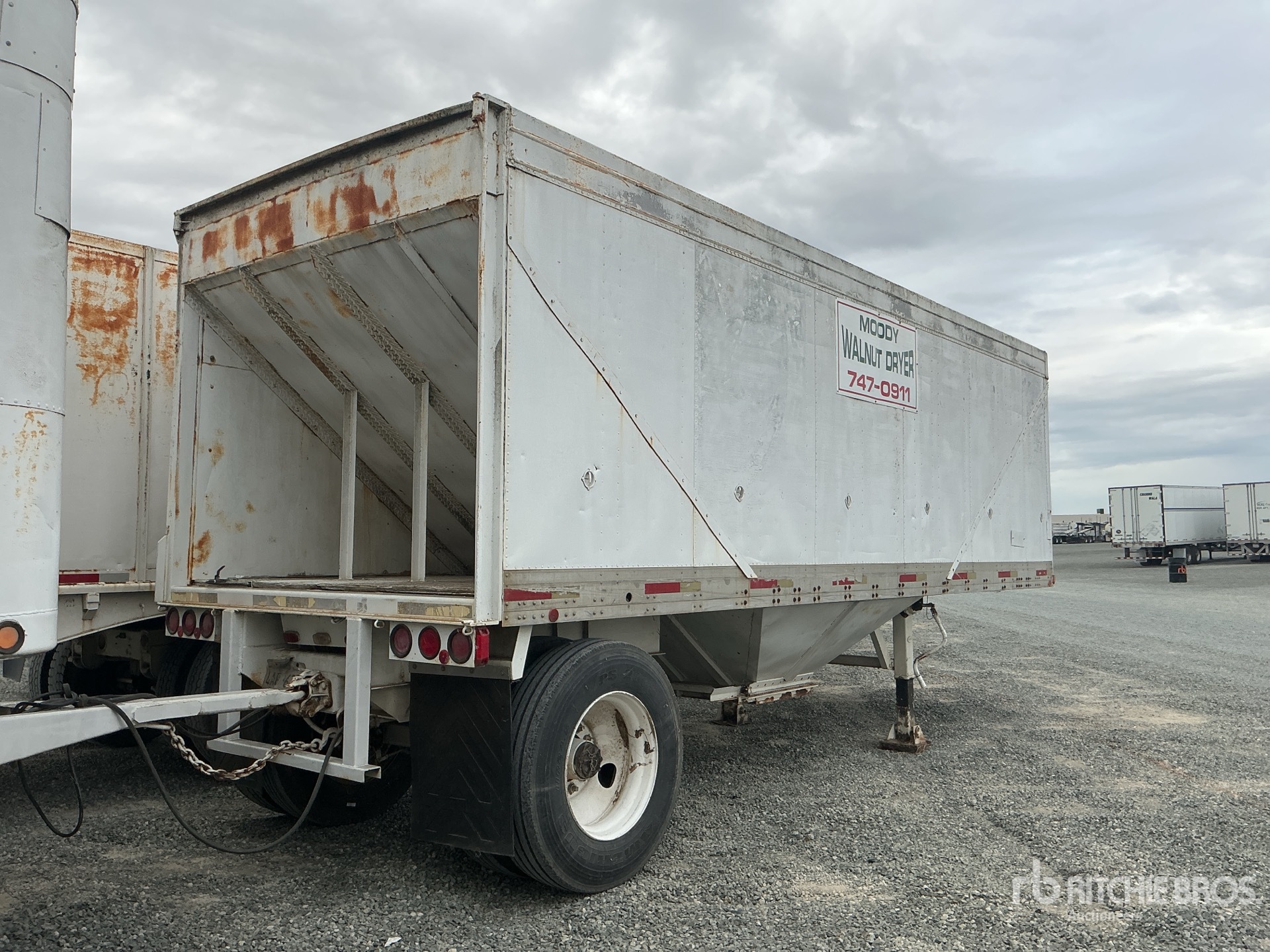 General Appearance with Foto, angolo anteriore sinistro