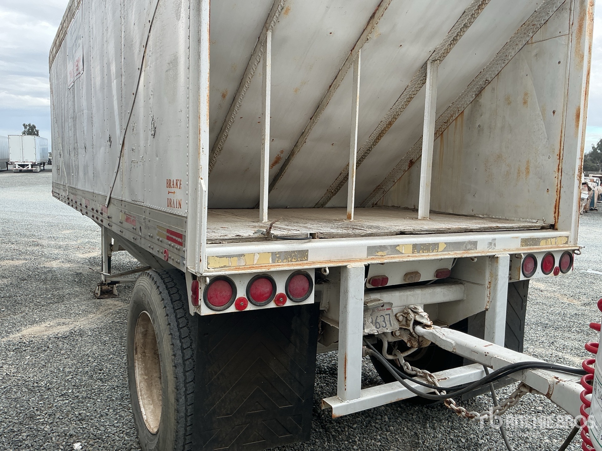 General Appearance with Foto, angolo posteriore sinistro