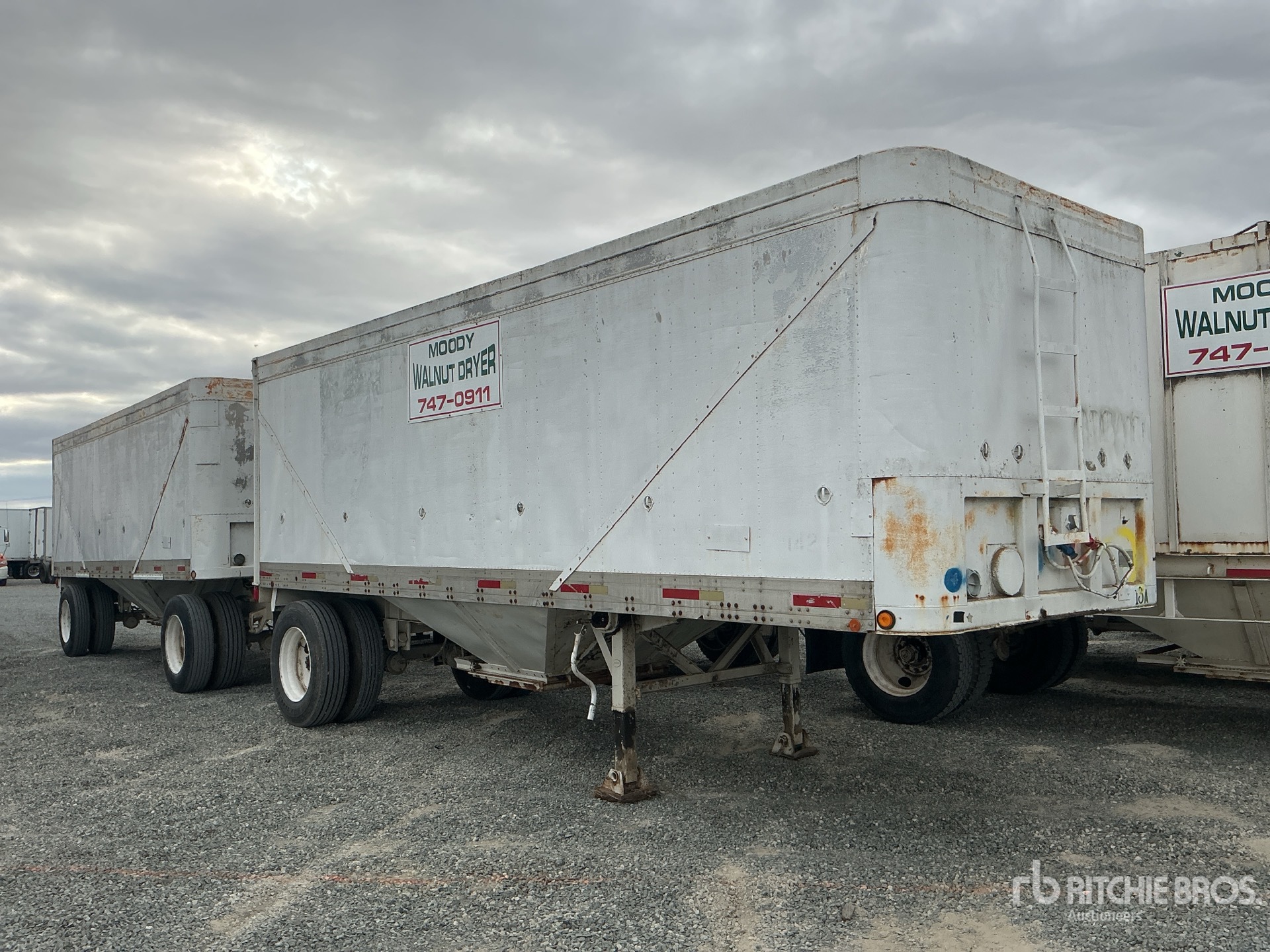 General Appearance with Featured Photo