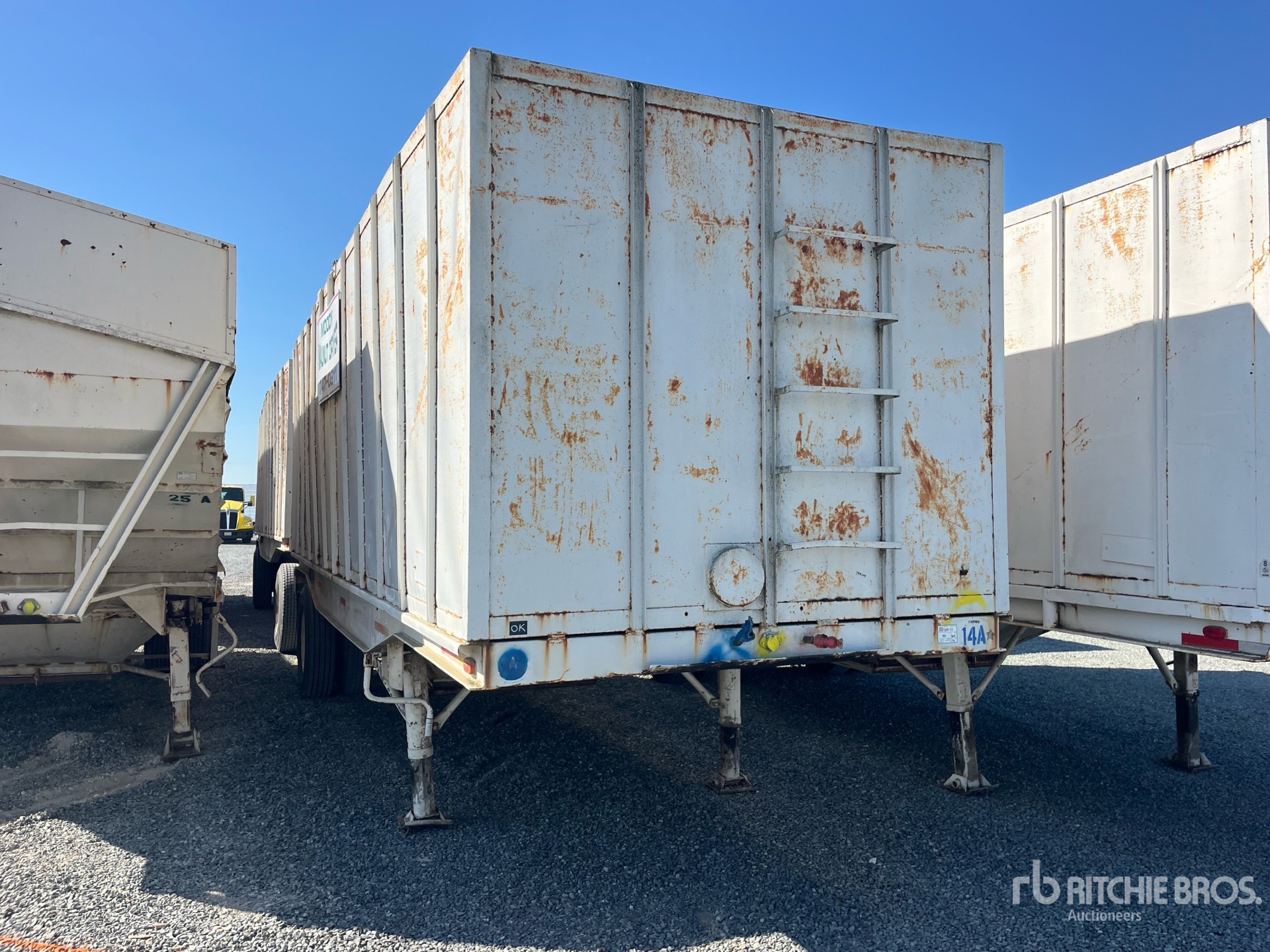 General Appearance with Bild, Ecke vorne rechts