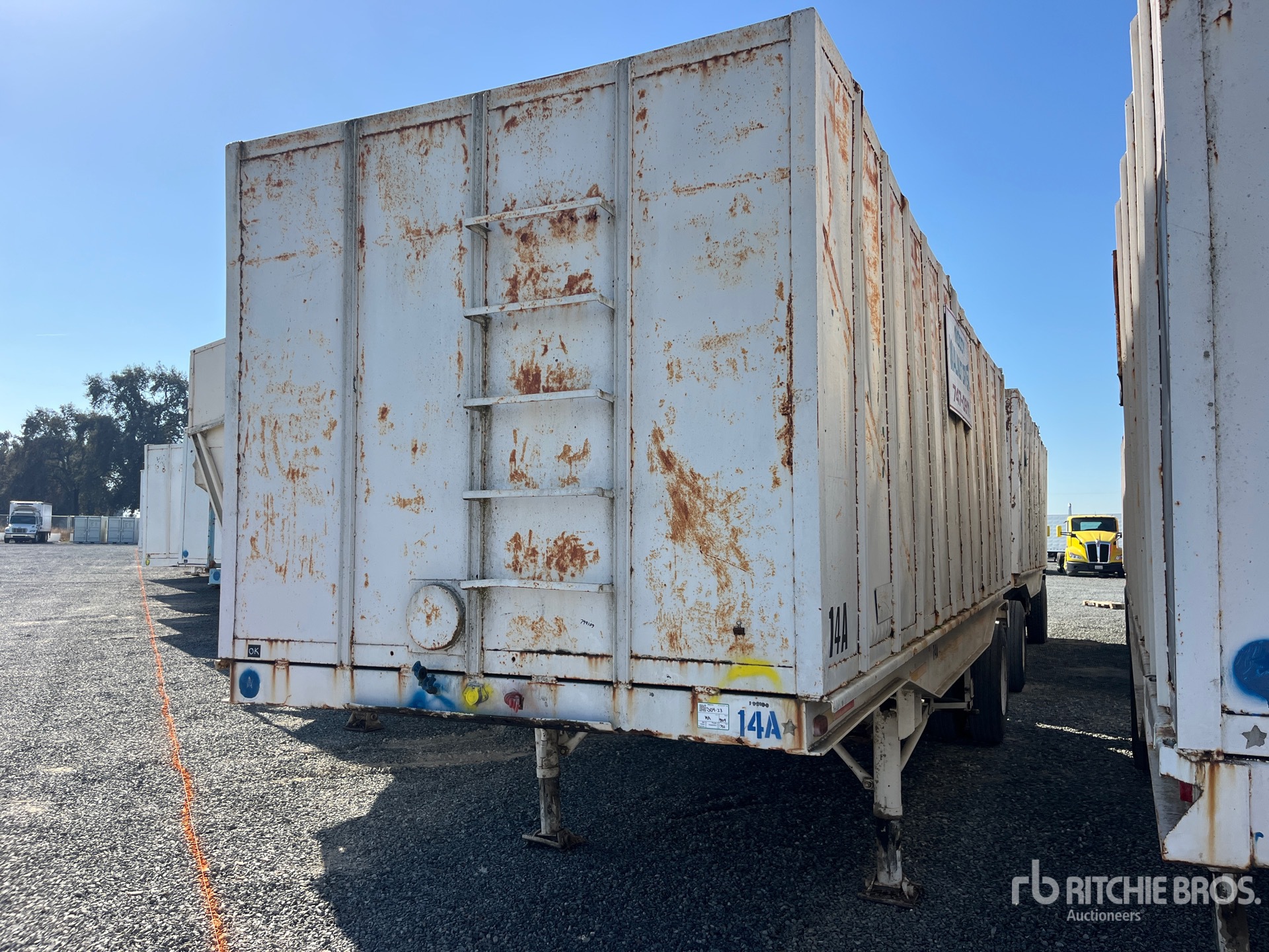 General Appearance with Bild, Ecke vorne links