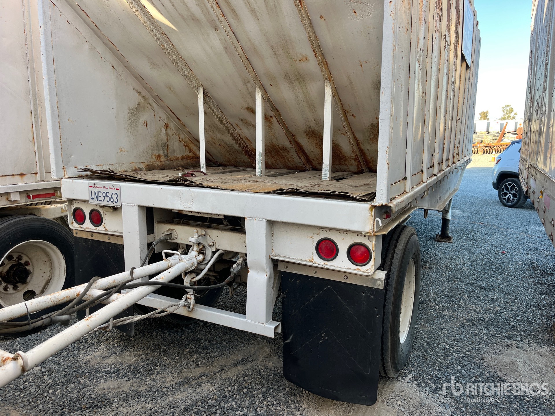 General Appearance with Foto, angolo anteriore sinistro