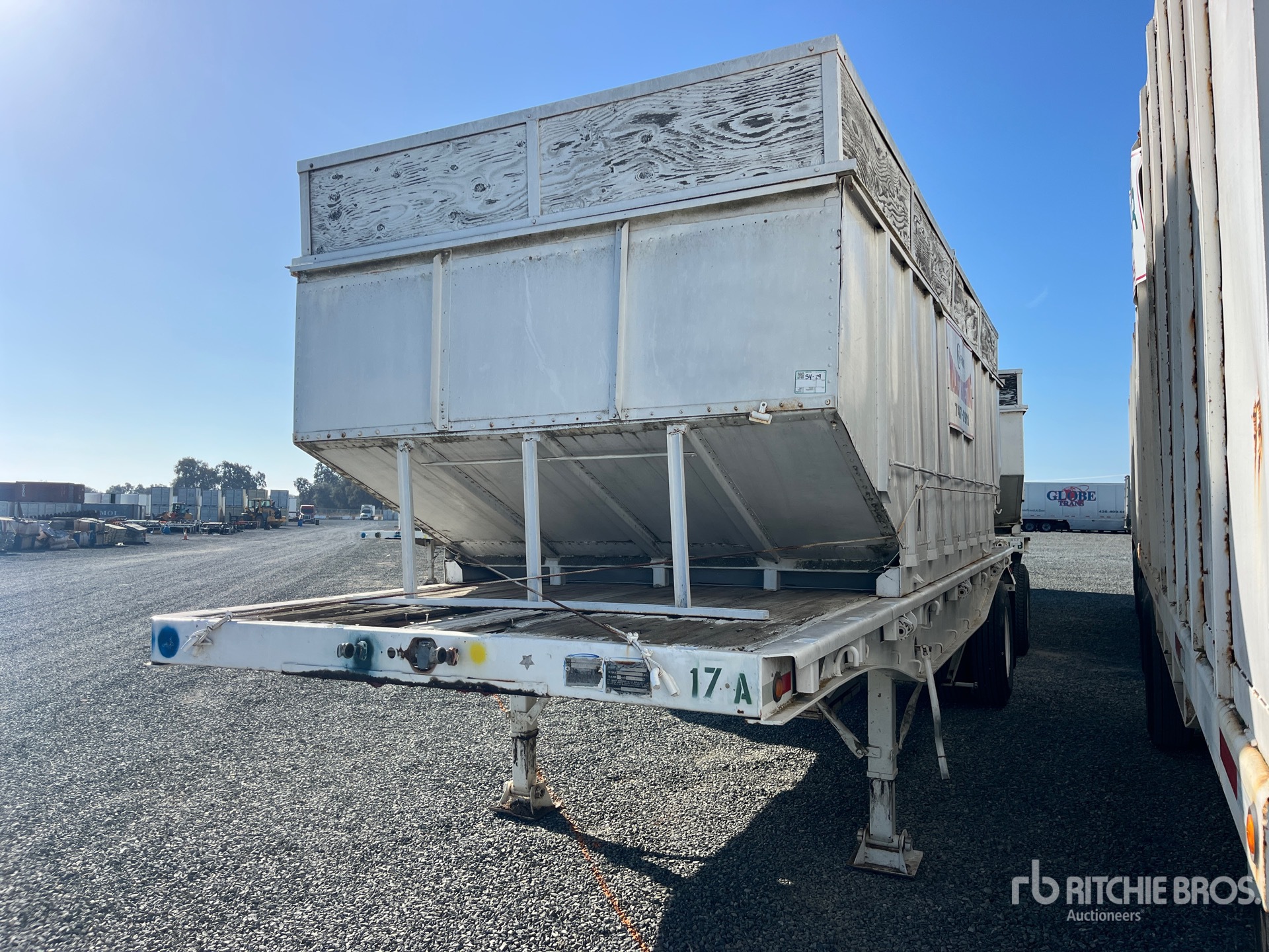 General Appearance with Foto, angolo anteriore sinistro