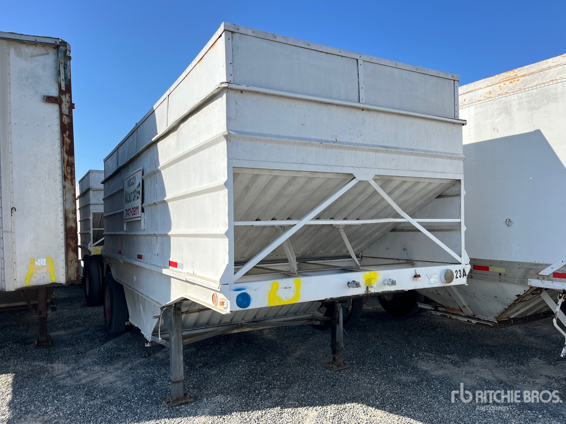 Aspect général with Image, coin avant droit