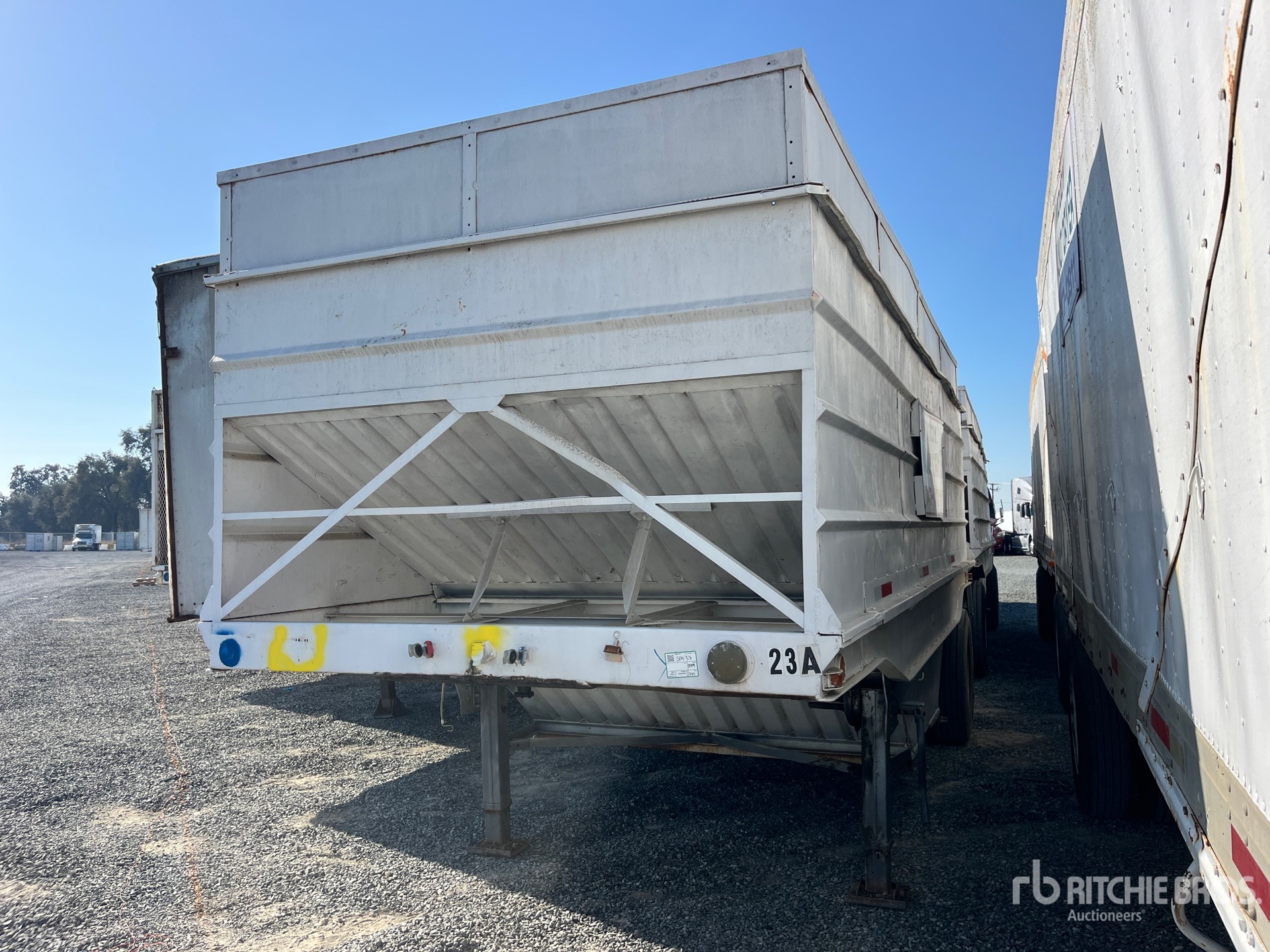 Aspect général with Image, coin avant gauche