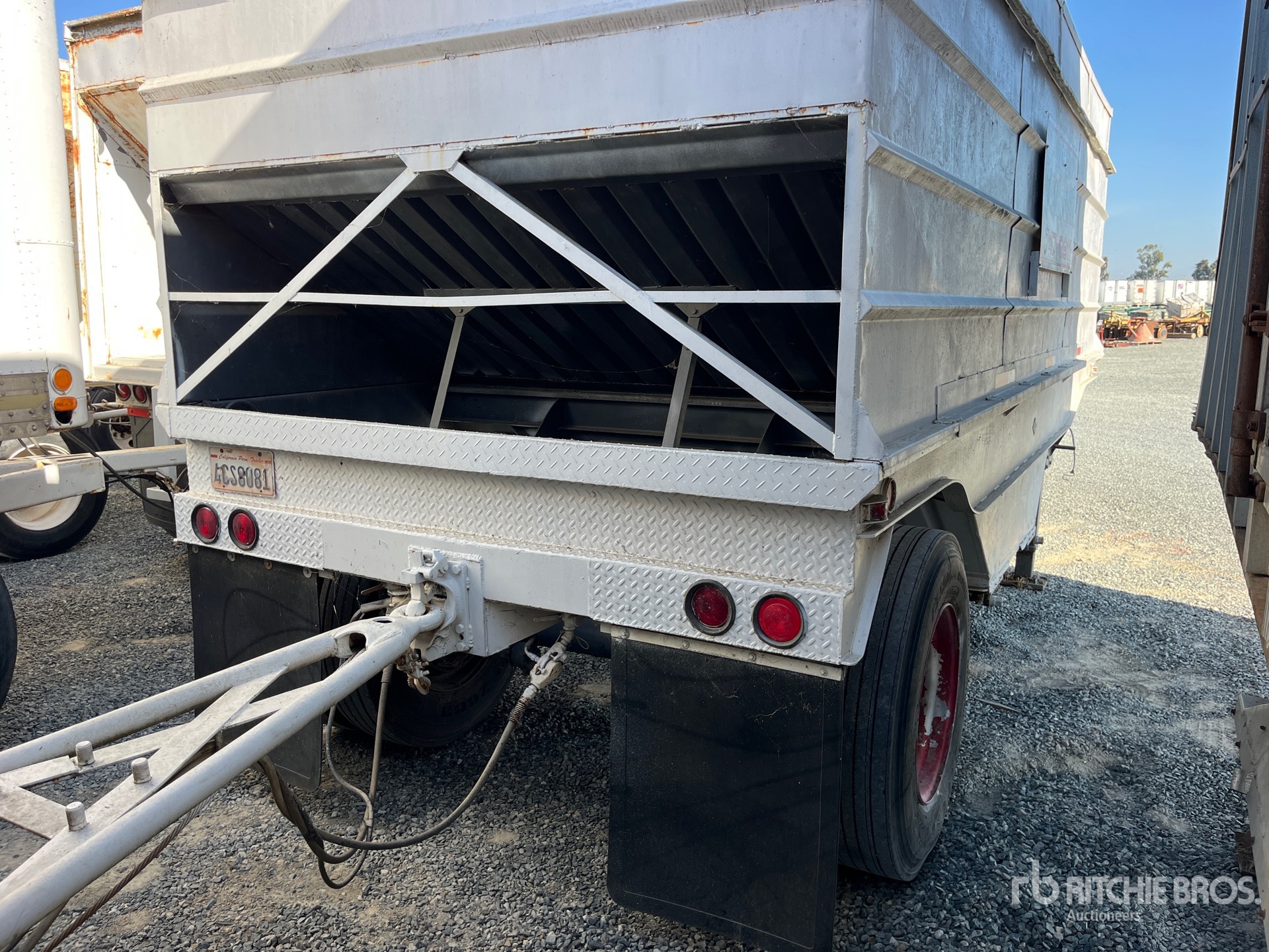 Aspect général with Image, coin arrière droit