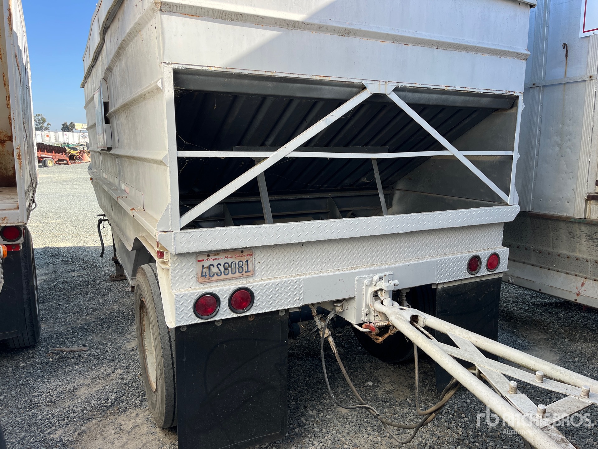 Aspect général with Image, coin arrière gauche