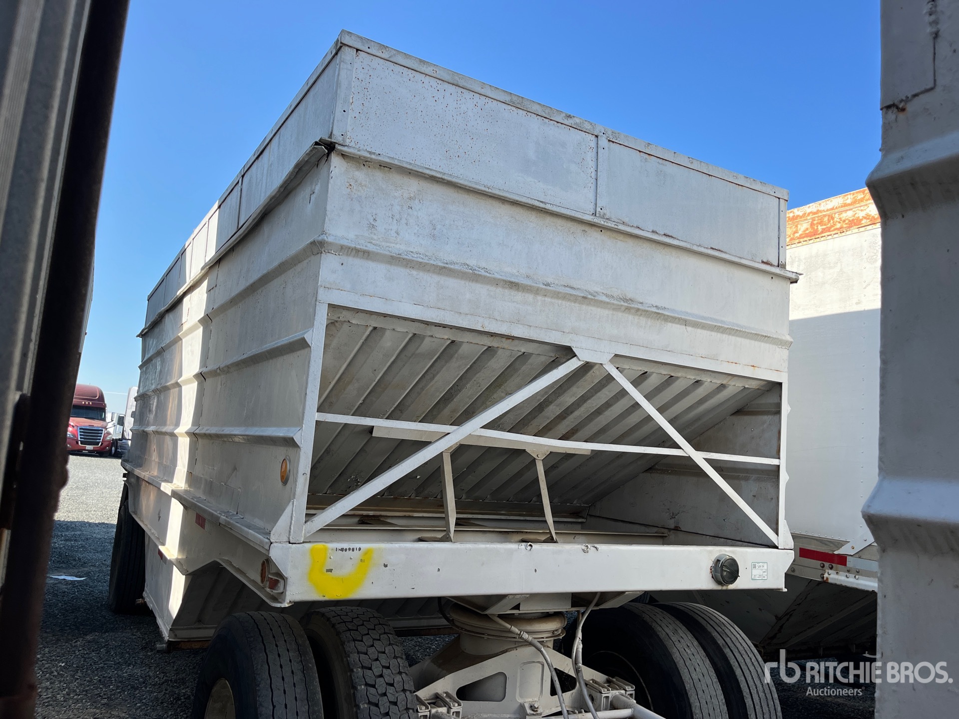 Aspect général with Image, coin avant droit