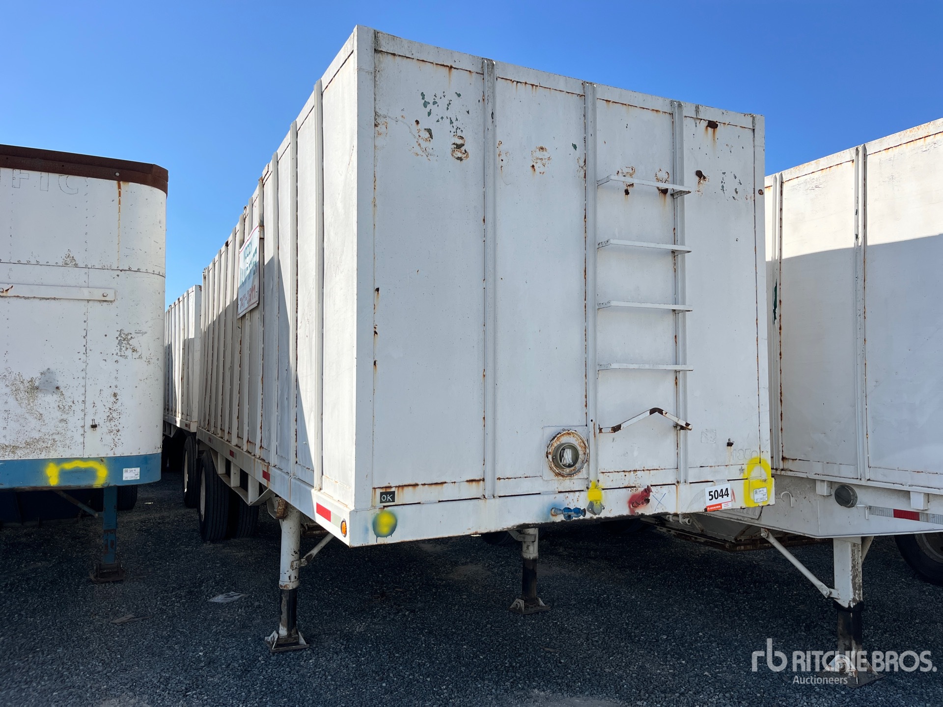 General Appearance with Bild, Ecke vorne rechts