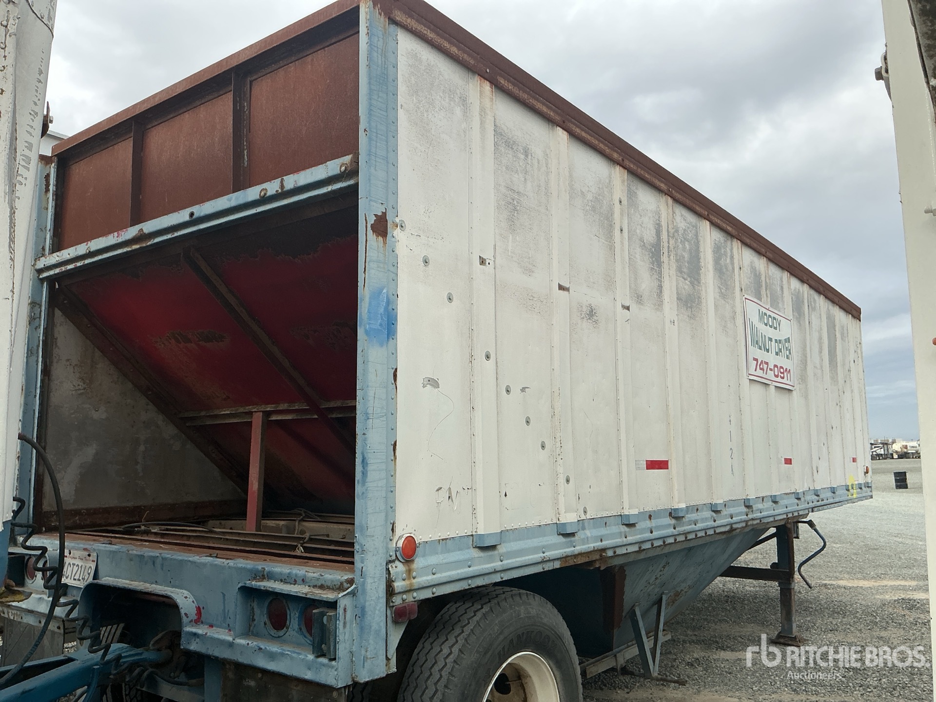 General Appearance with Foto, angolo anteriore sinistro