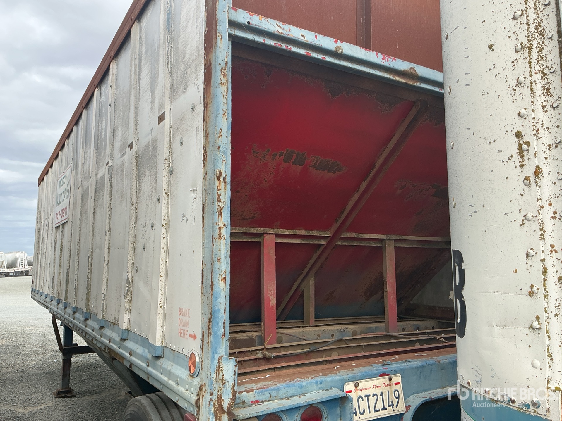 General Appearance with Foto, angolo posteriore sinistro