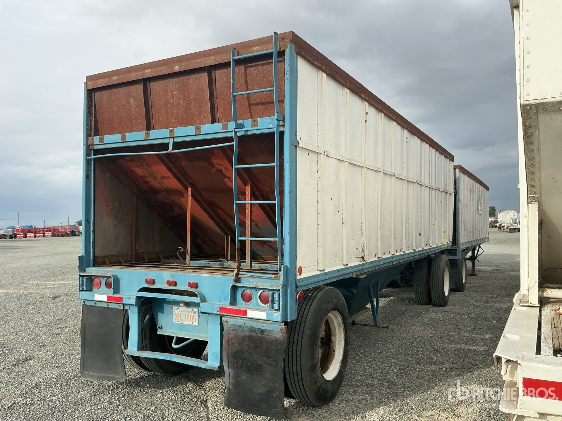 General Appearance with Foto, angolo anteriore sinistro