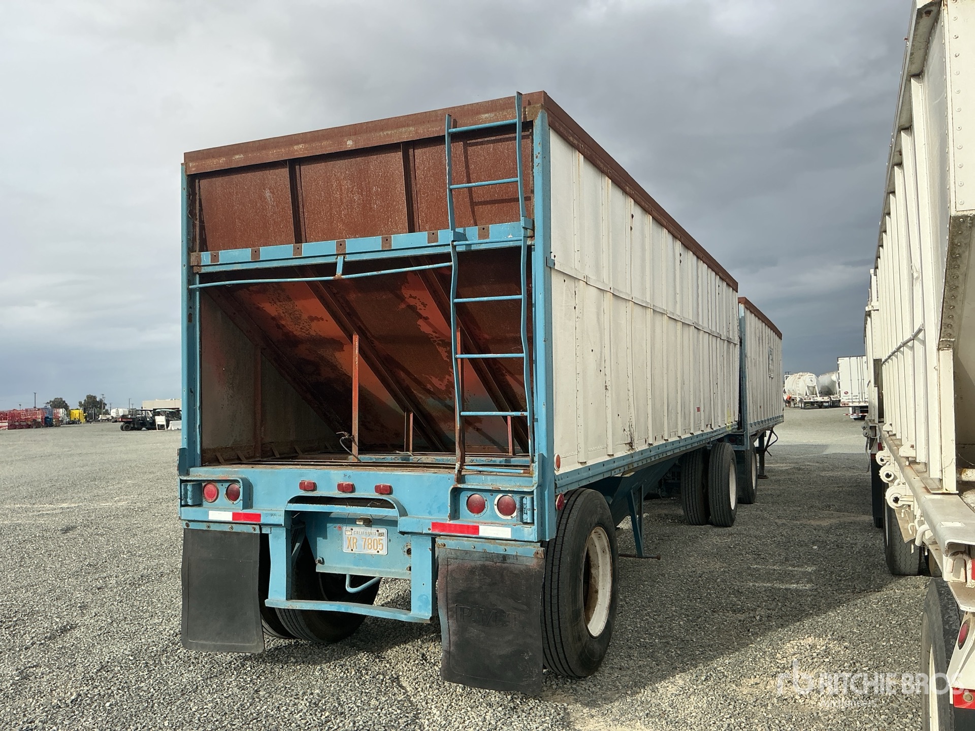 General Appearance with Featured Photo