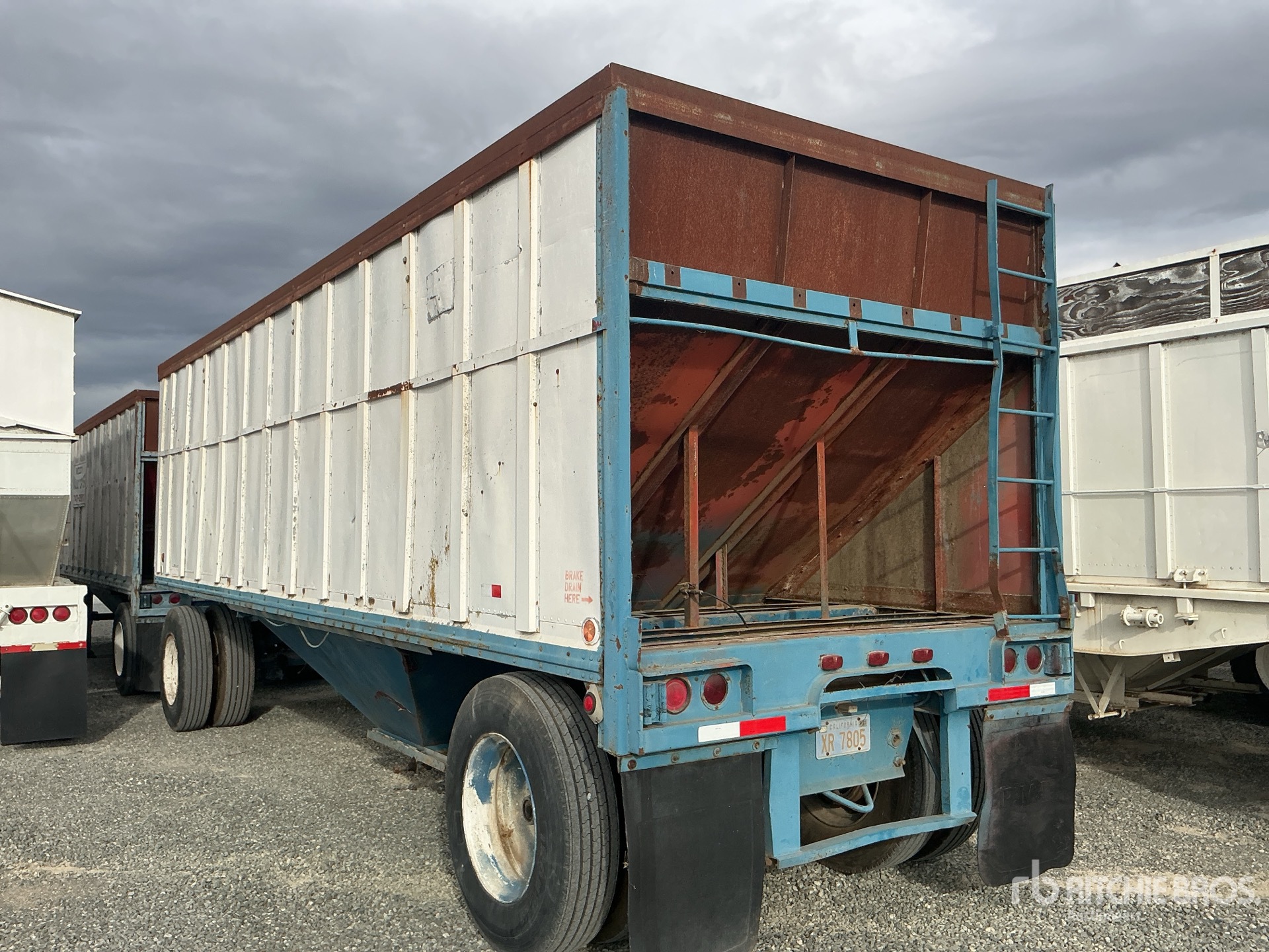 General Appearance with Foto, angolo posteriore sinistro