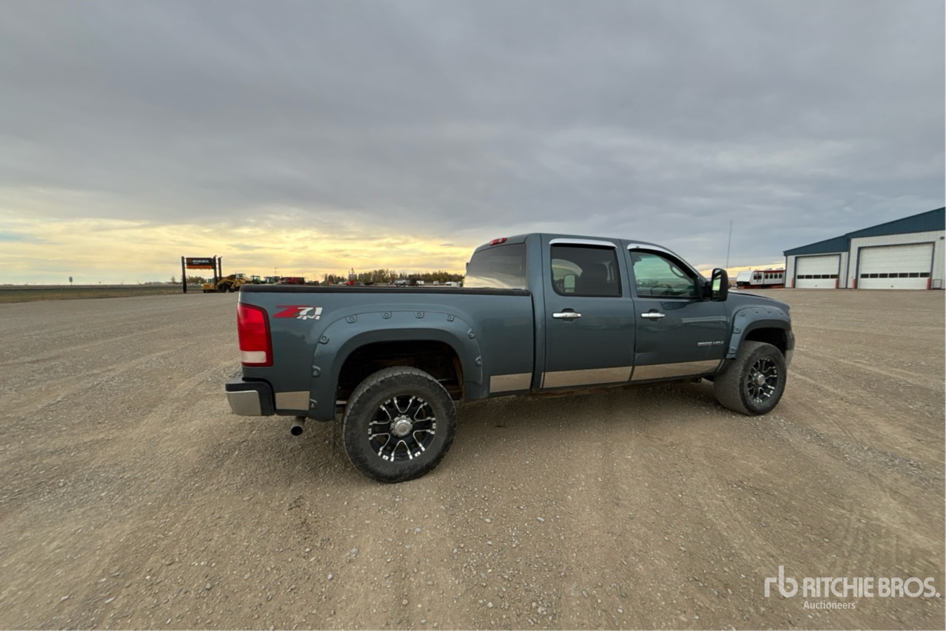 General Appearance with Picture, Right Rear Corner