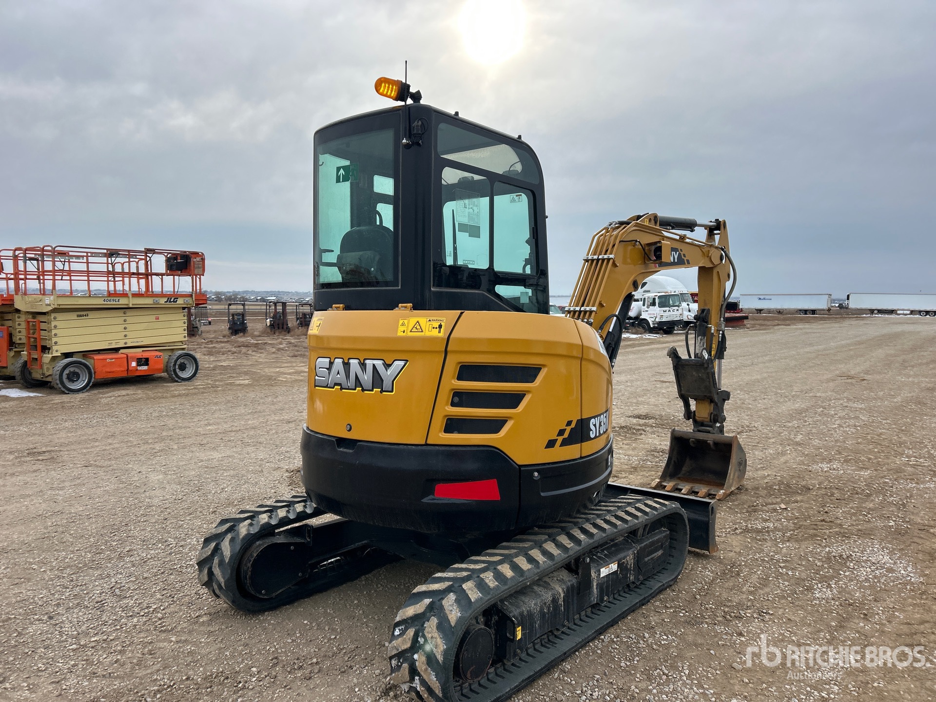 Aspect général with Image, coin arrière droit