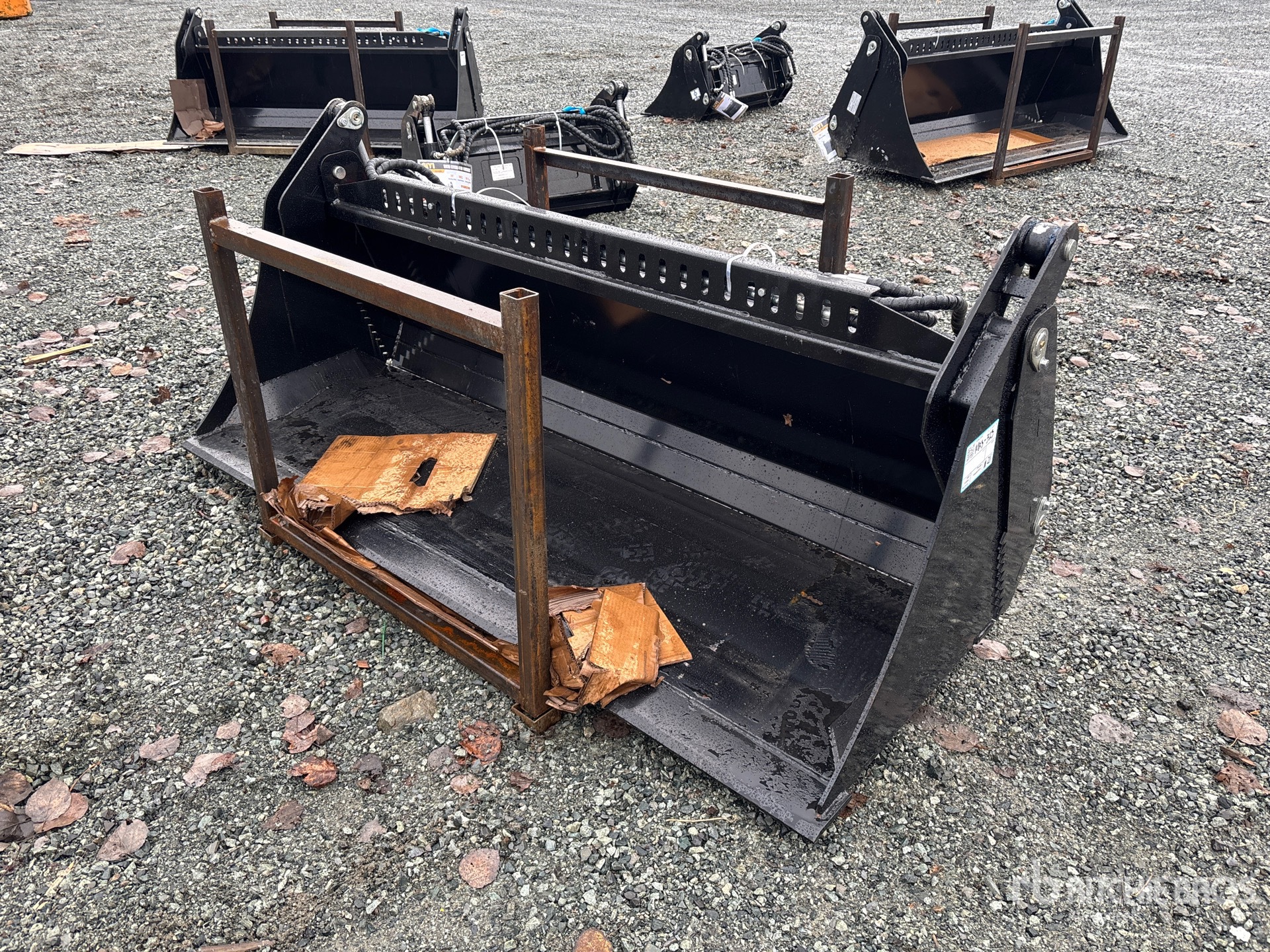 General Appearance with Bild, Ecke vorne links