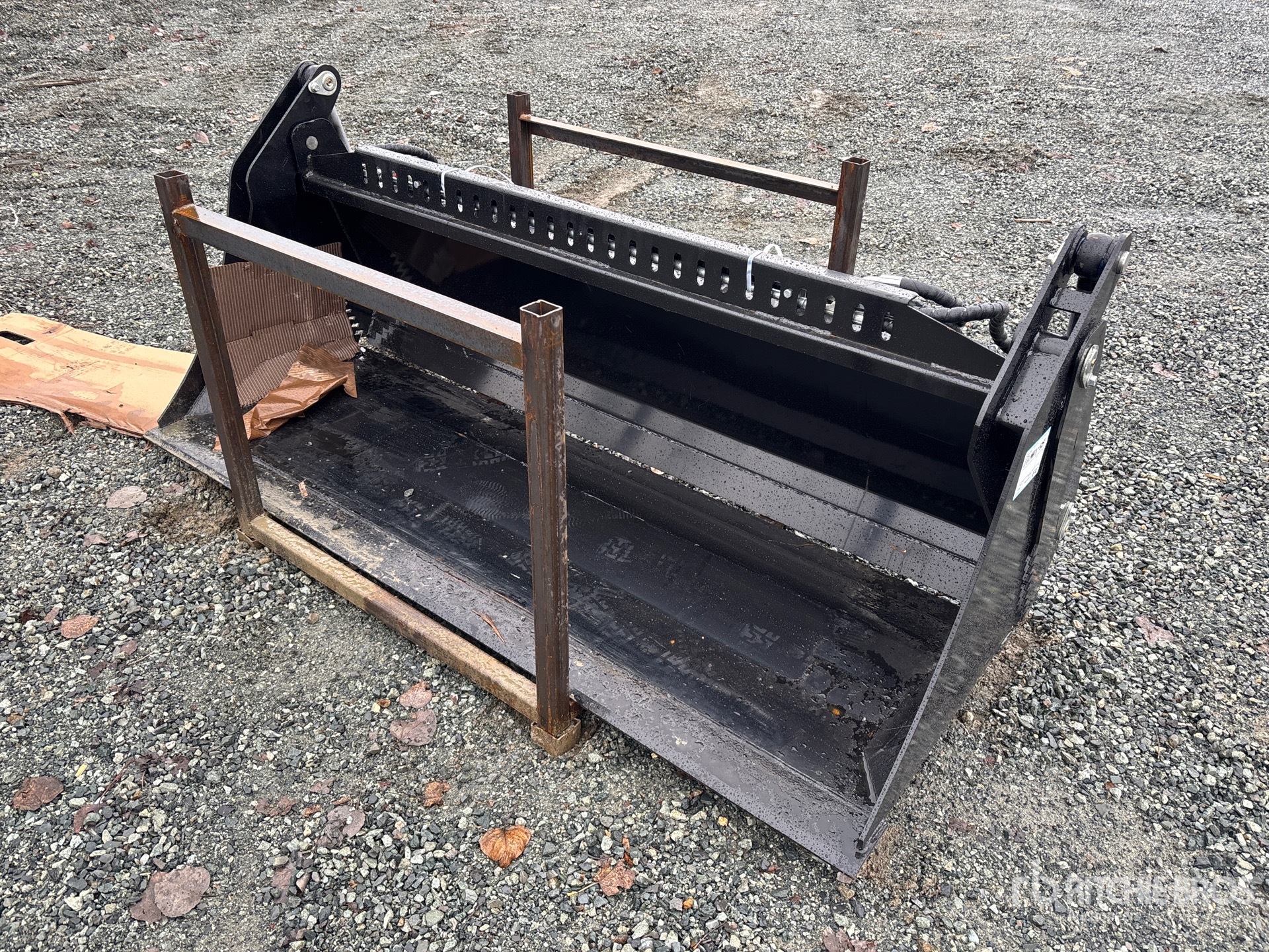 General Appearance with Bild, Ecke vorne links