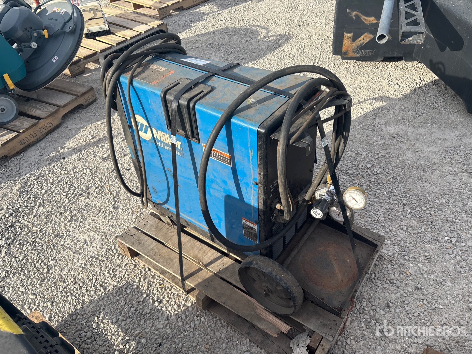 Aspect général with Image, coin arrière droit