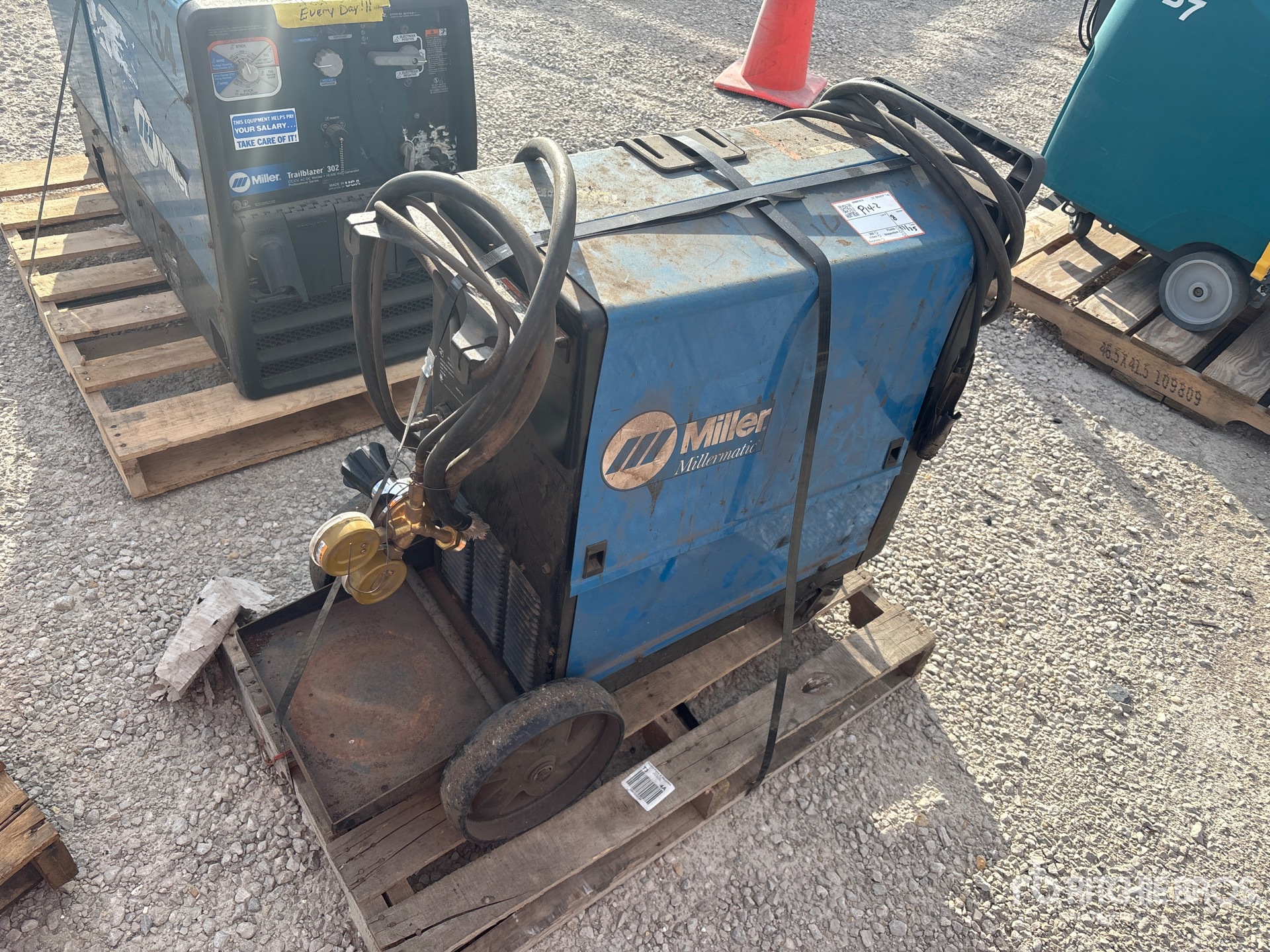 Aspect général with Image, coin avant droit