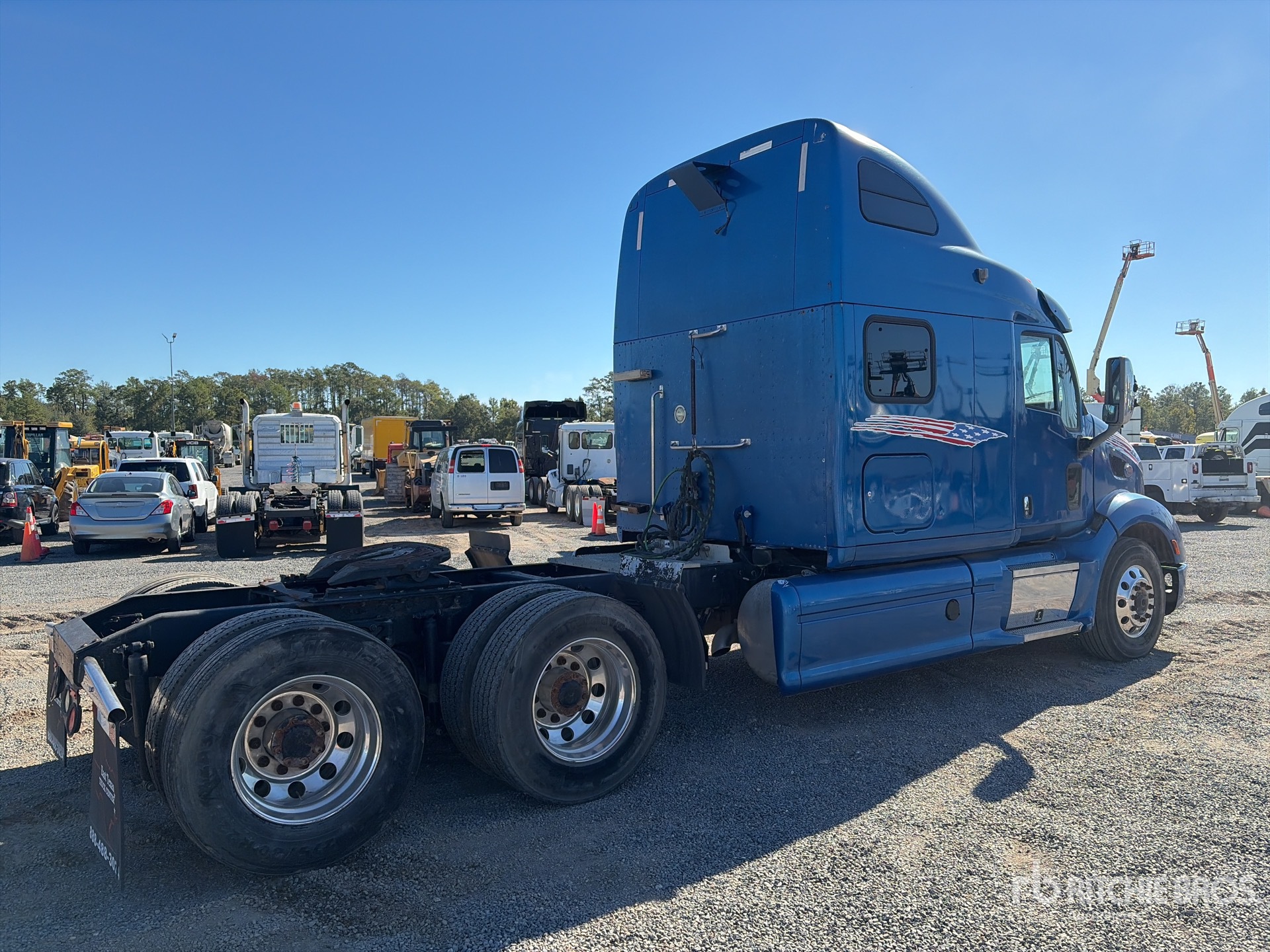 Aspect général with Image, coin arrière droit