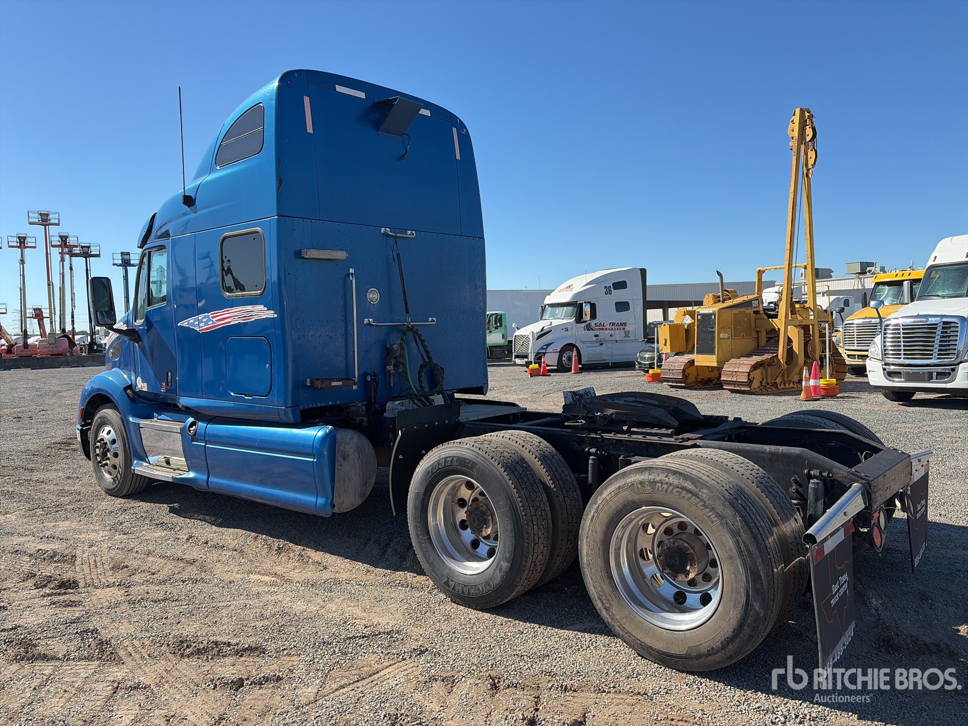 Aspect général with Image, coin arrière gauche