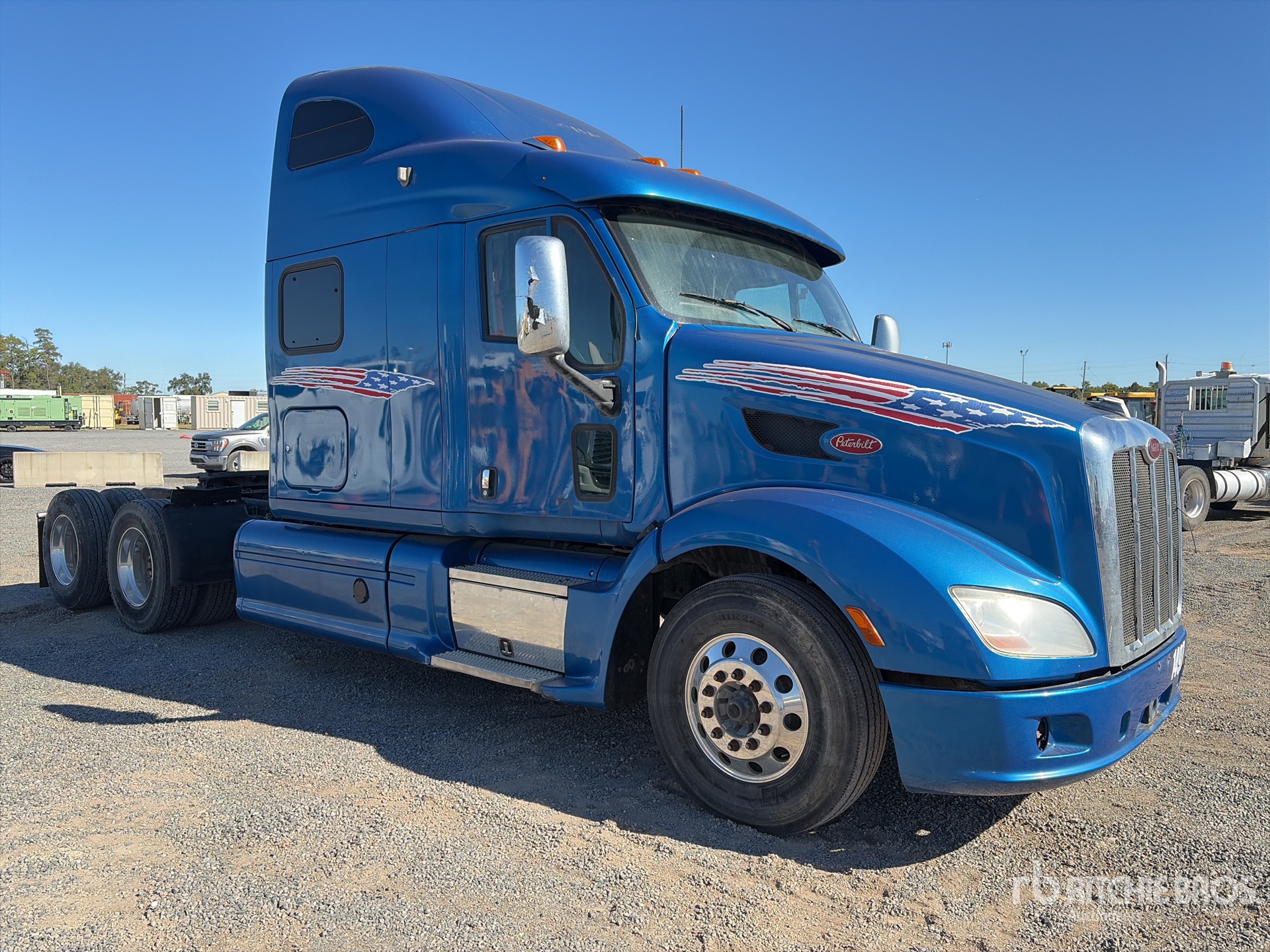 Aspect général with Image, coin avant droit