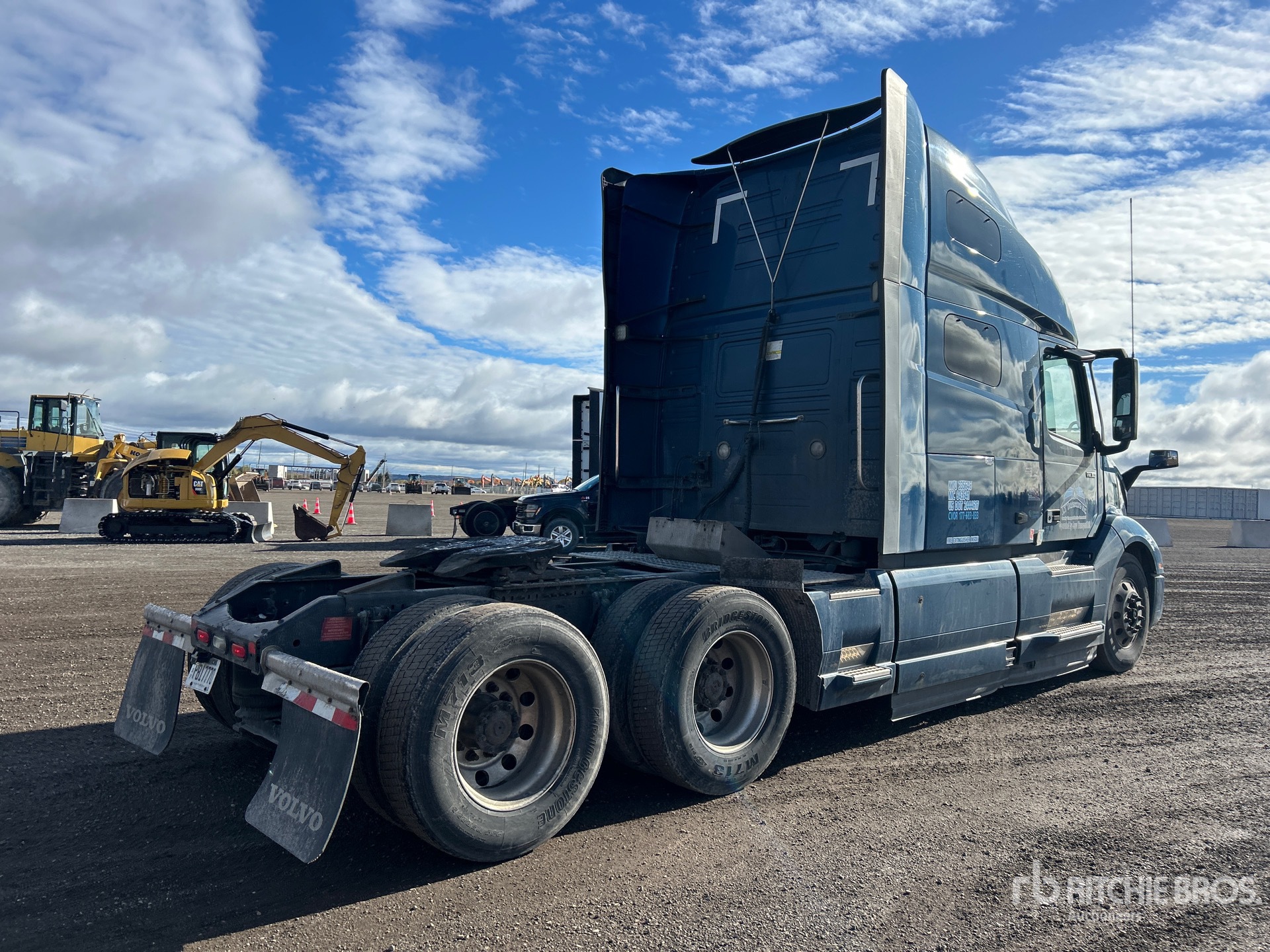 General Appearance with Foto, angolo anteriore sinistro