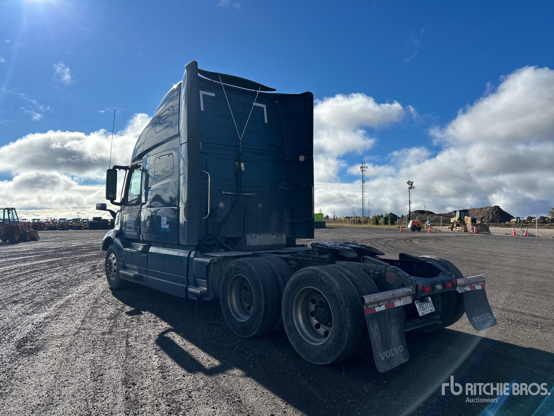 General Appearance with Foto, angolo posteriore sinistro