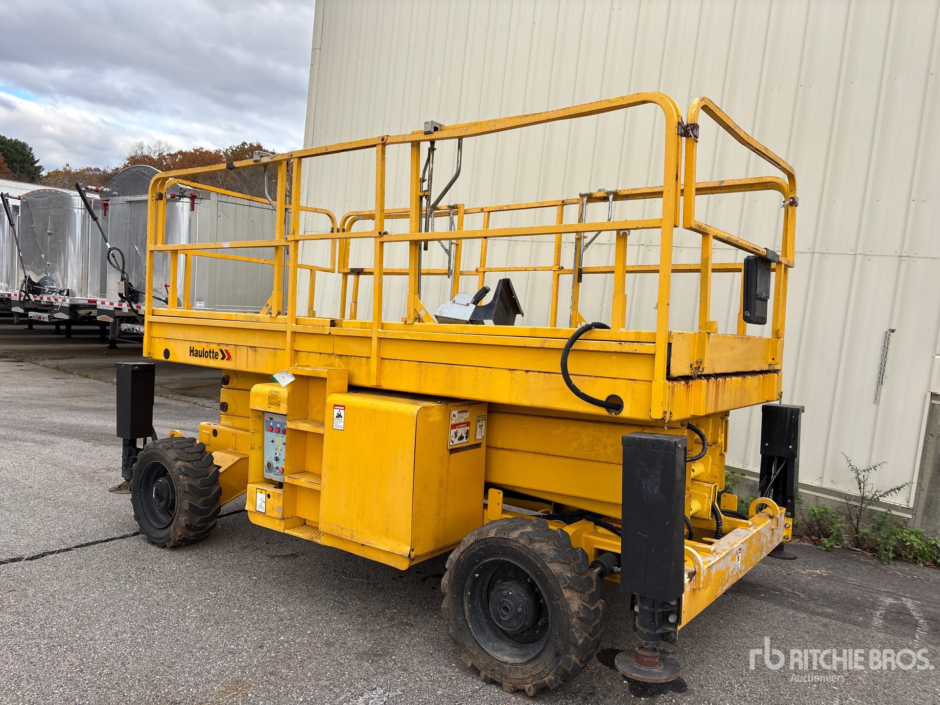 Aspect général with Image, coin avant droit