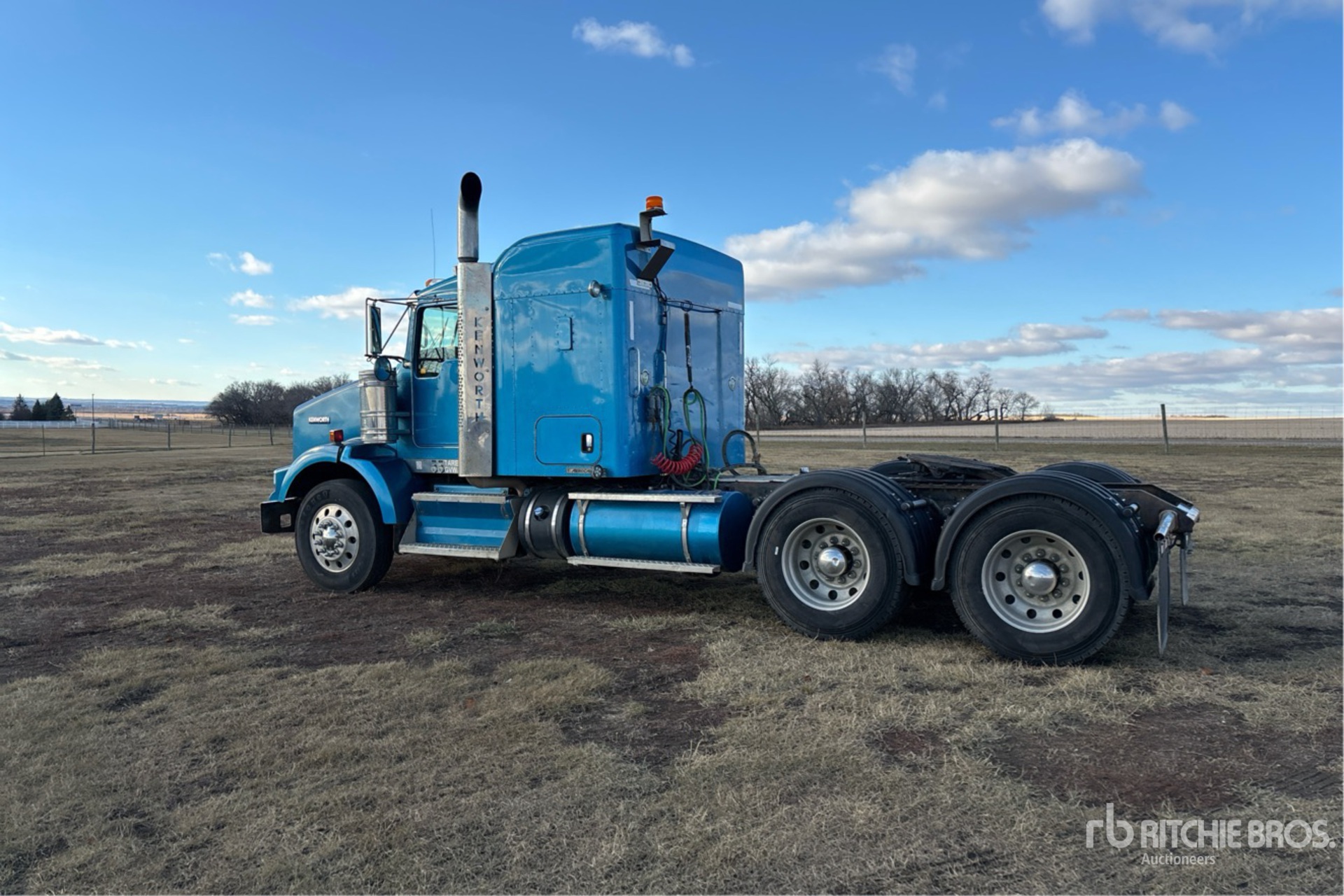 General Appearance with Foto, angolo posteriore sinistro