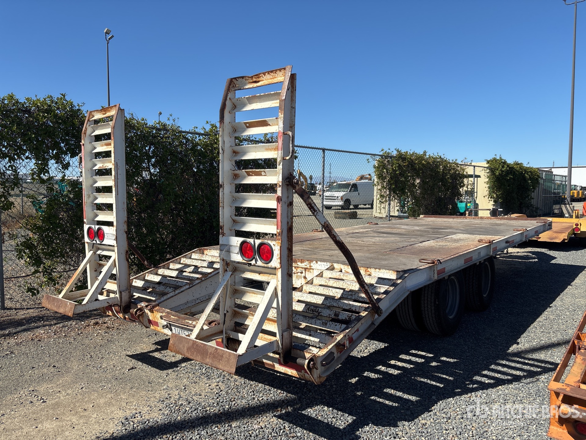 General Appearance with Imagen: esquina trasera derecha