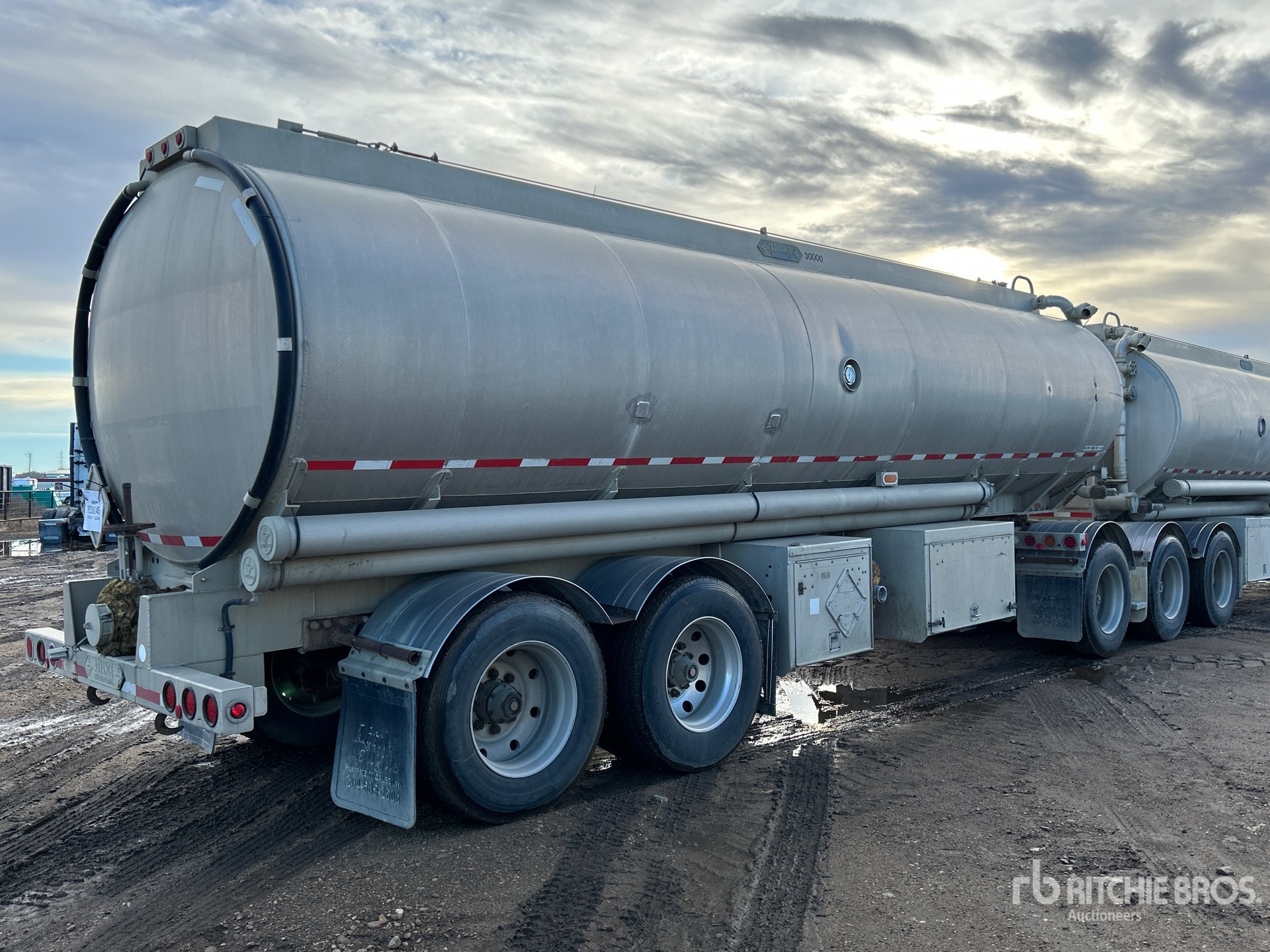 Aspect général with Image, coin arrière droit