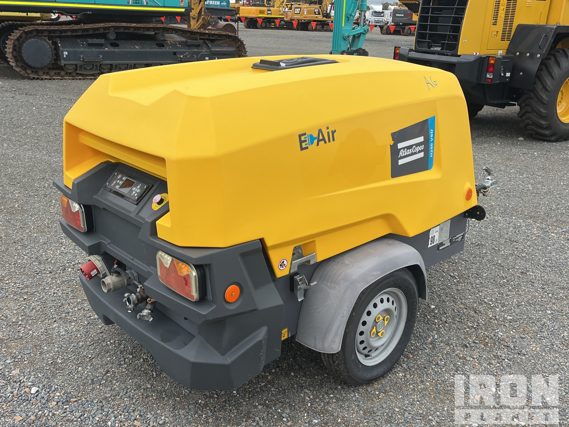 General Appearance with Foto, angolo anteriore sinistro