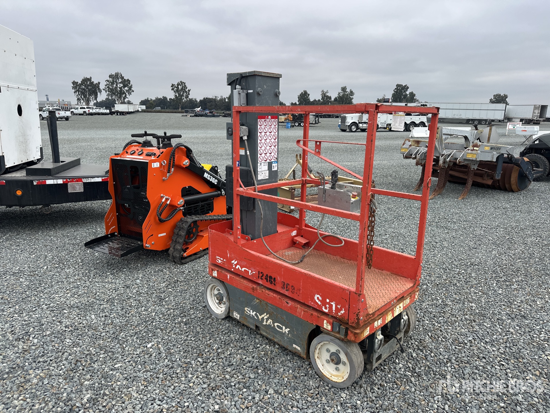 General Appearance with Picture, Right Front Corner